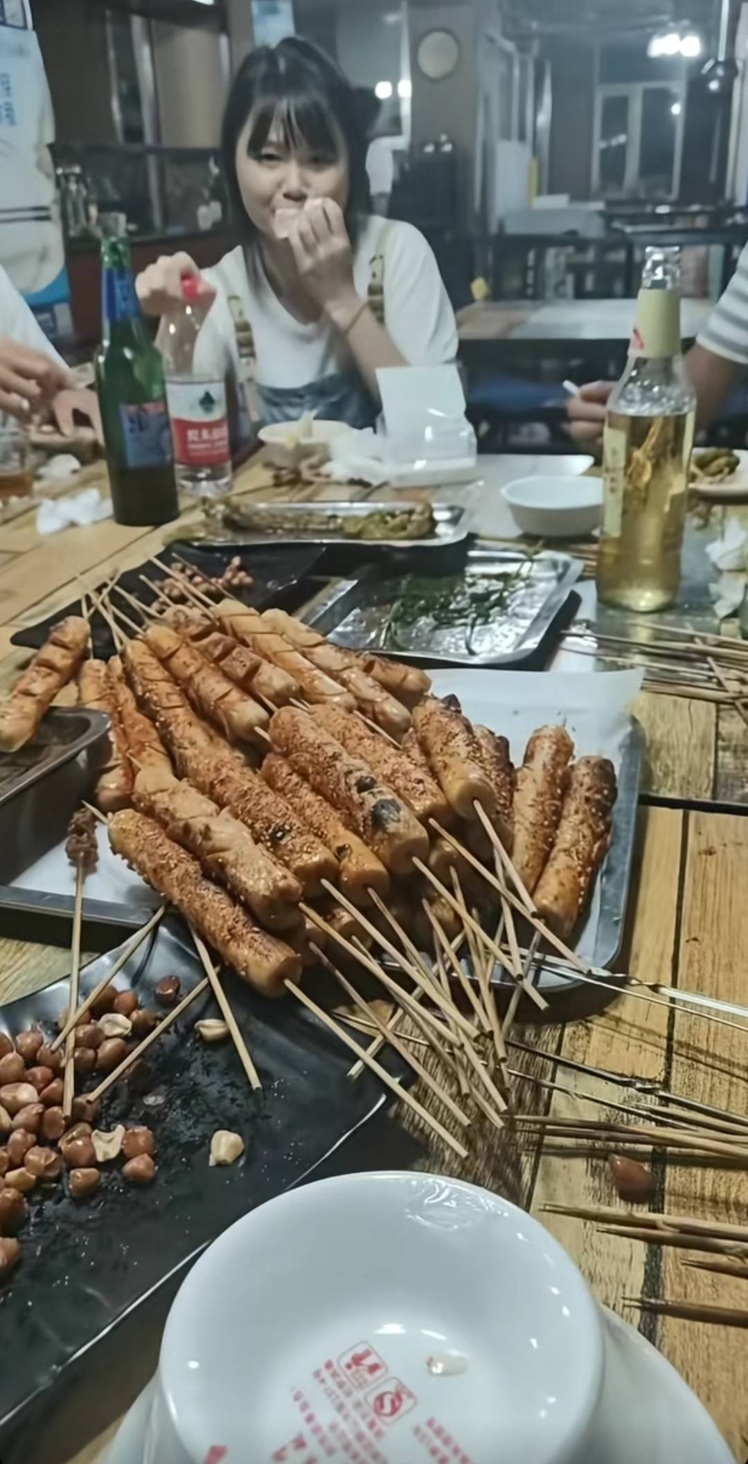老哥们 出来相亲，钱不多了，只能多点点便宜的鸡肉肠

25 / 作者:团长李云龙 / 