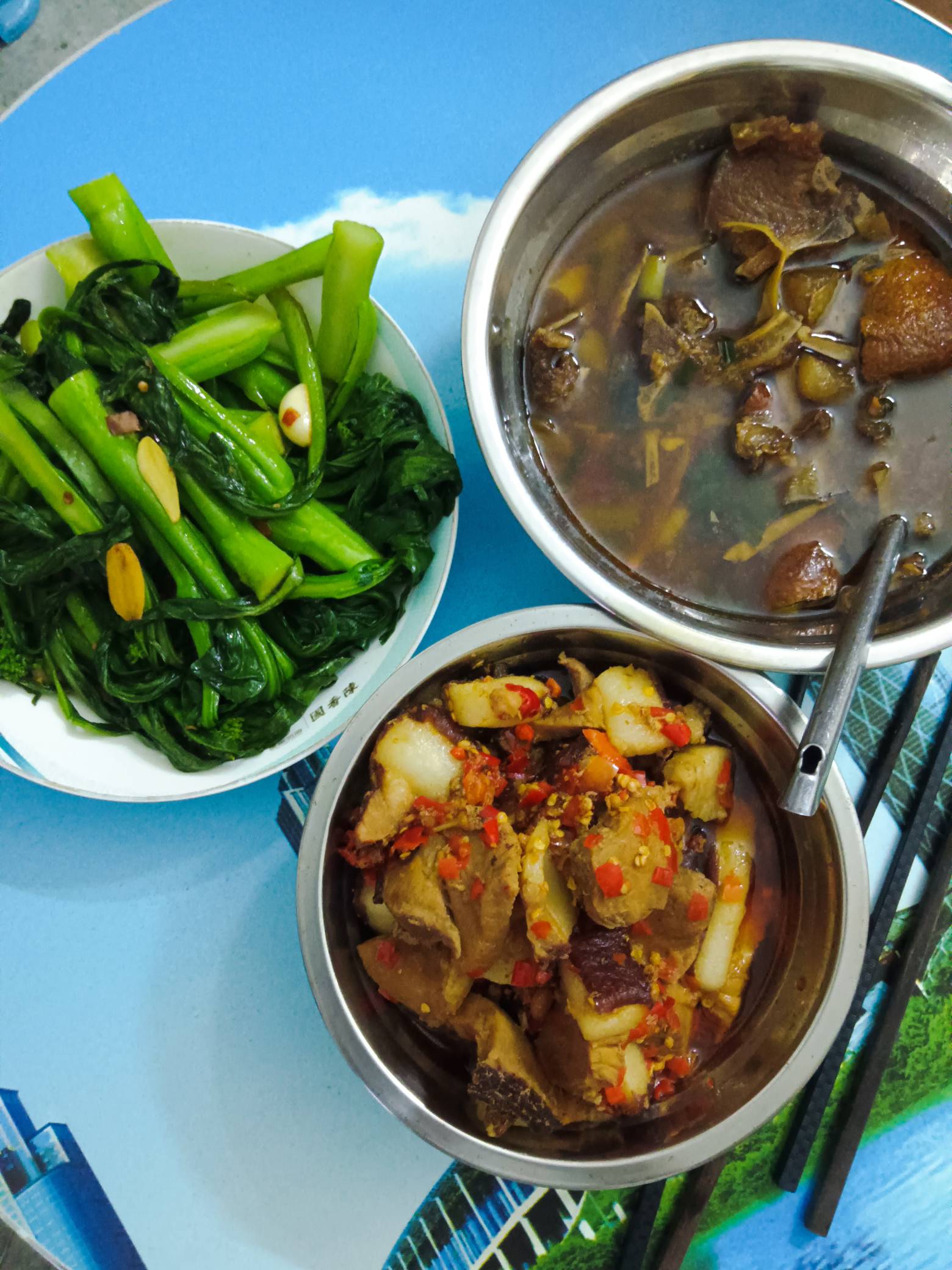 老哥们吃饭了，羊排，肘子肉，小炒青菜，你们吃饭了吗

95 / 作者:三打白骨精313 / 