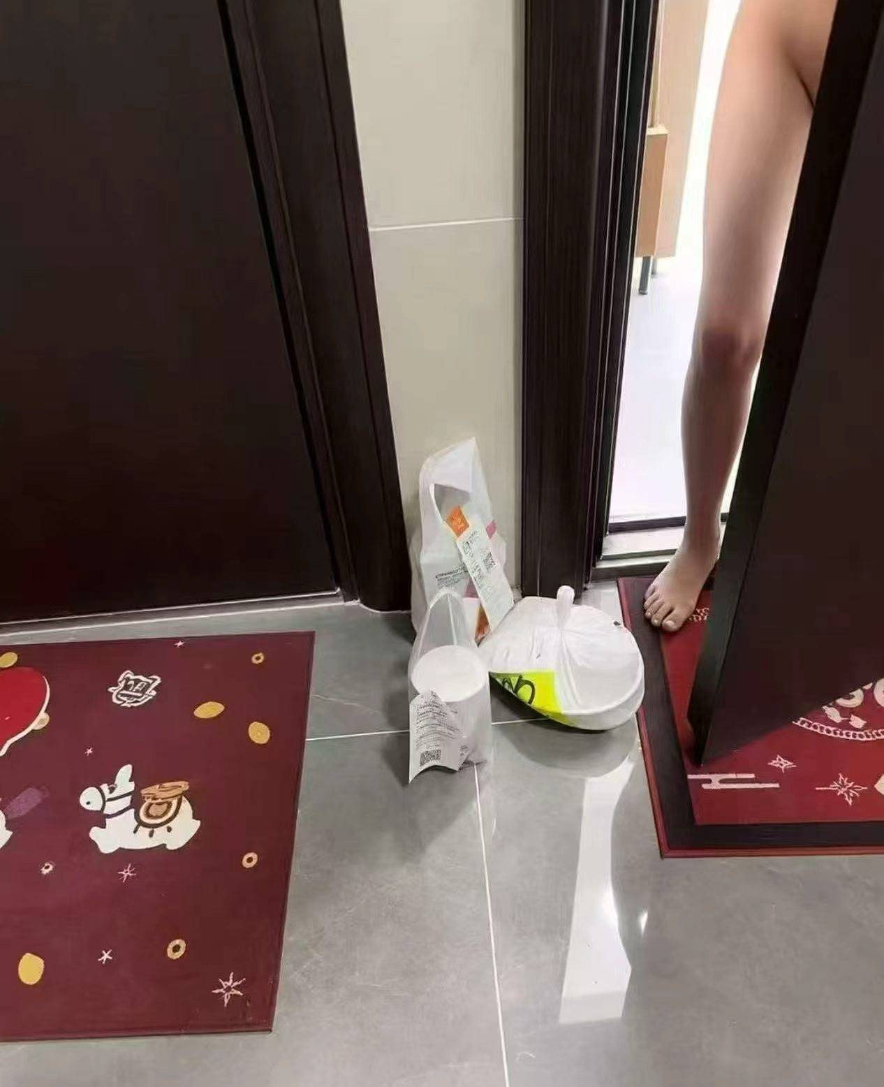 几把毛都没有，老哥们一起当众包仔吧

74 / 作者:十九厘米不含头 / 