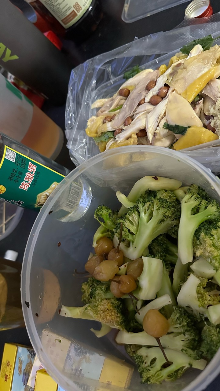 吃饭了，半只鸡20

82 / 作者:不知明的靓仔 / 