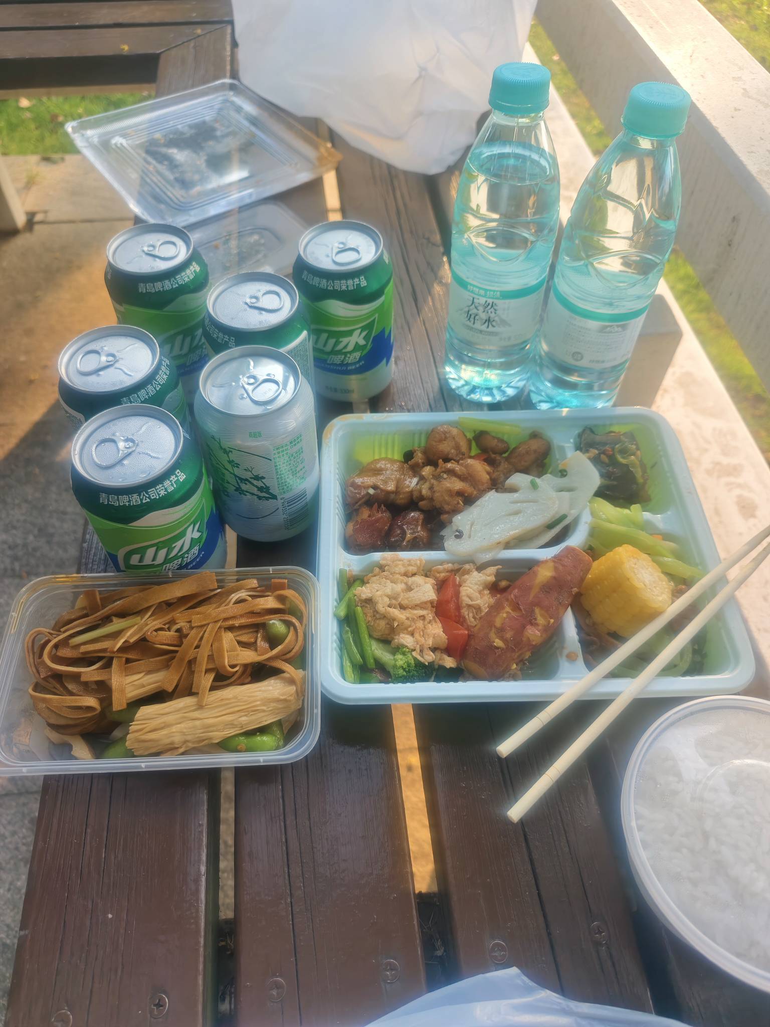 今晚要瘫痪大马路了，看广子鲁了50毛，吃吃喝喝花了45毛，一会到去年瘫痪过一次的地下10 / 作者:红菜苔 / 