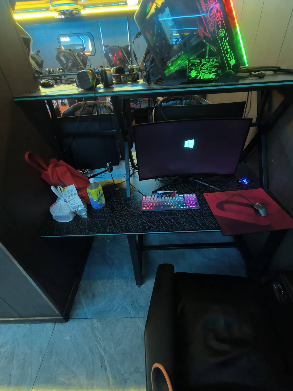 网吧发现一个好位置

3 / 作者:大哥让我先跑 / 