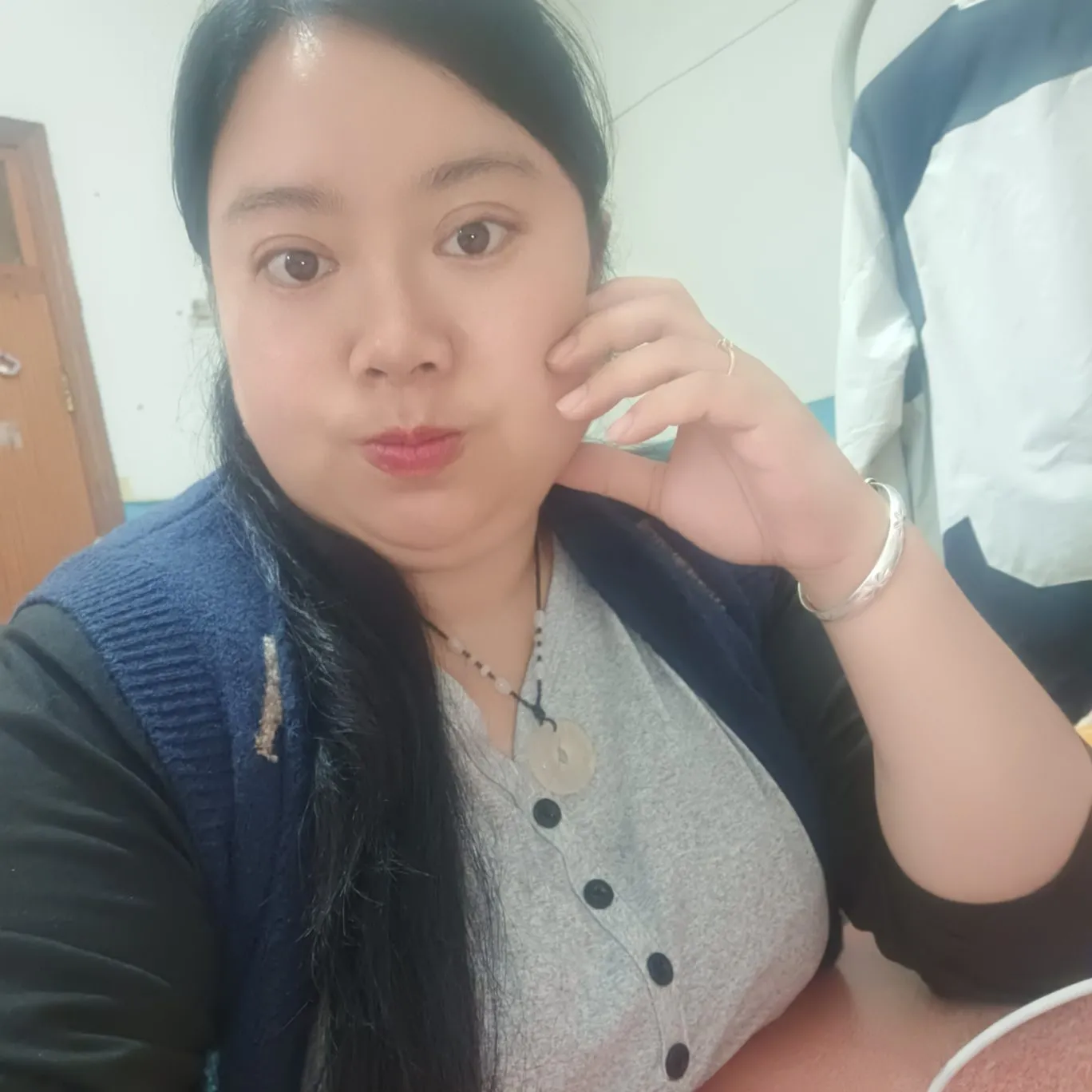 如果她愿意出两个人在一起的生活费，老哥们能接受陈姐吗



43 / 作者:马到成 / 