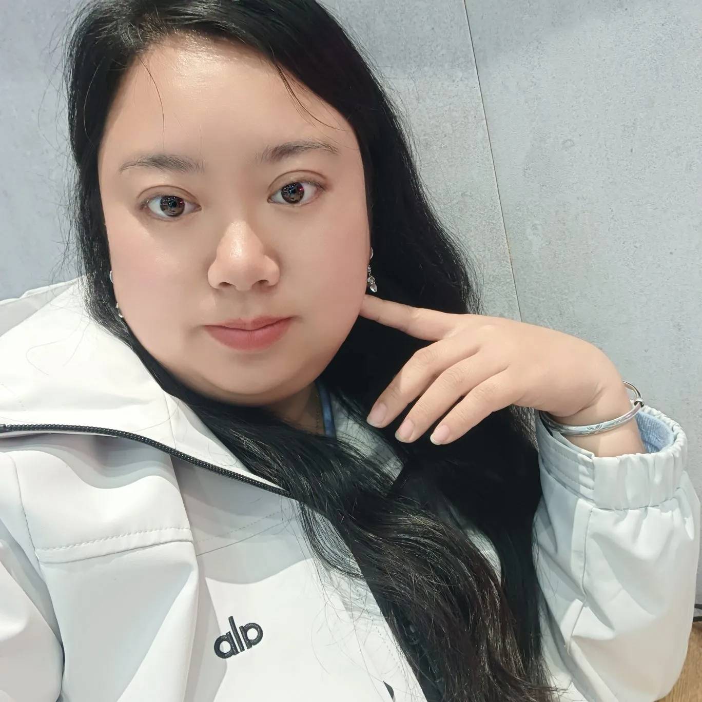 如果她愿意出两个人在一起的生活费，老哥们能接受陈姐吗



31 / 作者:马到成 / 