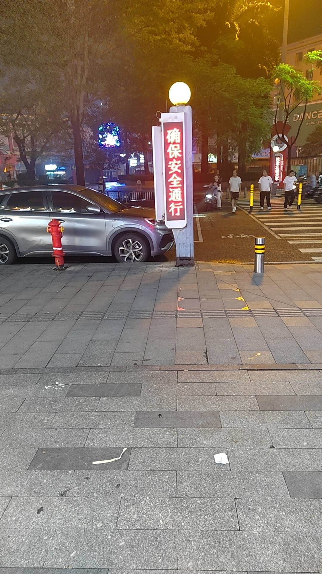 老哥们为啥我在路上一看到警车和帽子心里就很慌，主要我也没干啥坏事阿，你们会有这种17 / 作者:今年要发财 / 
