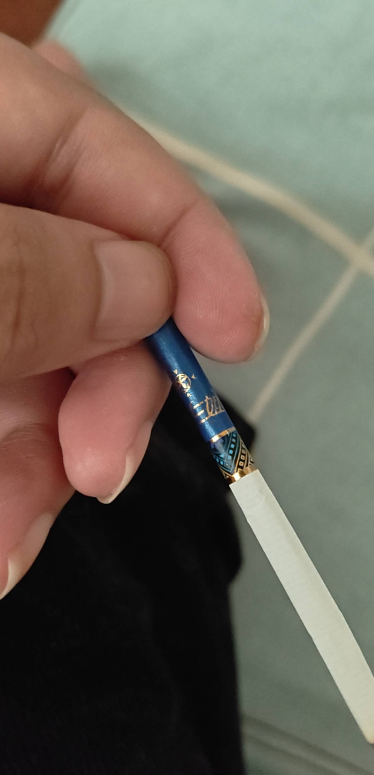 老哥们这是啥烟，多少米一包啊，去挪车时候人家给的

34 / 作者:林子陌 / 