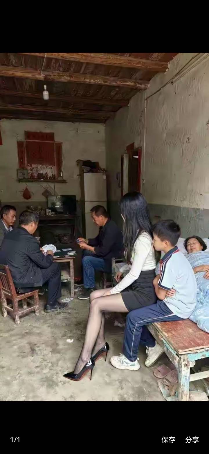 一个小p米稀稀拉拉的烟店，停了问界m7加上红旗国雅，他们的钱哪来的呀？好奇怪呀

59 / 作者:吼烦丶 / 