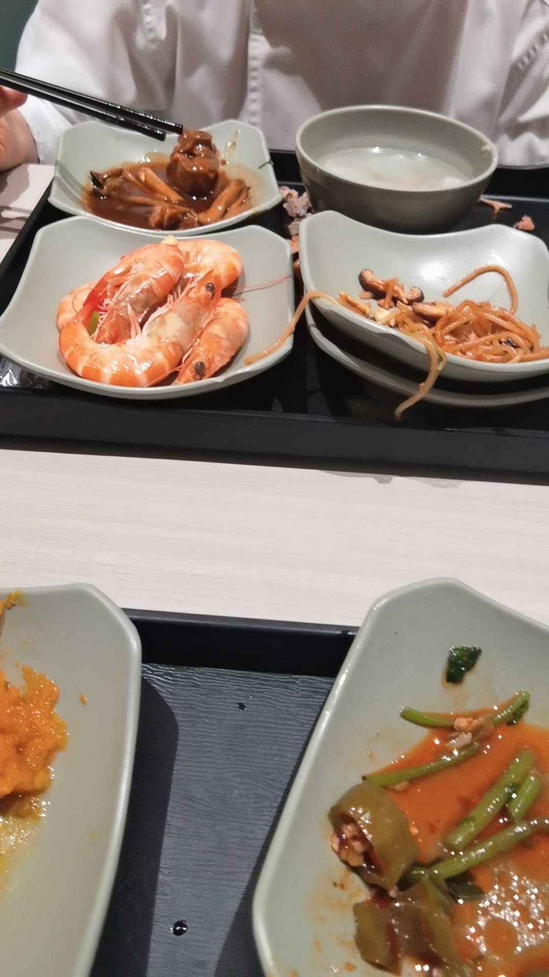 这是哪位老哥又陨落了？饿了20天。
身上有钱的时候办一张健康证，买一双黑色运动鞋和81 / 作者:东八区大佬 / 