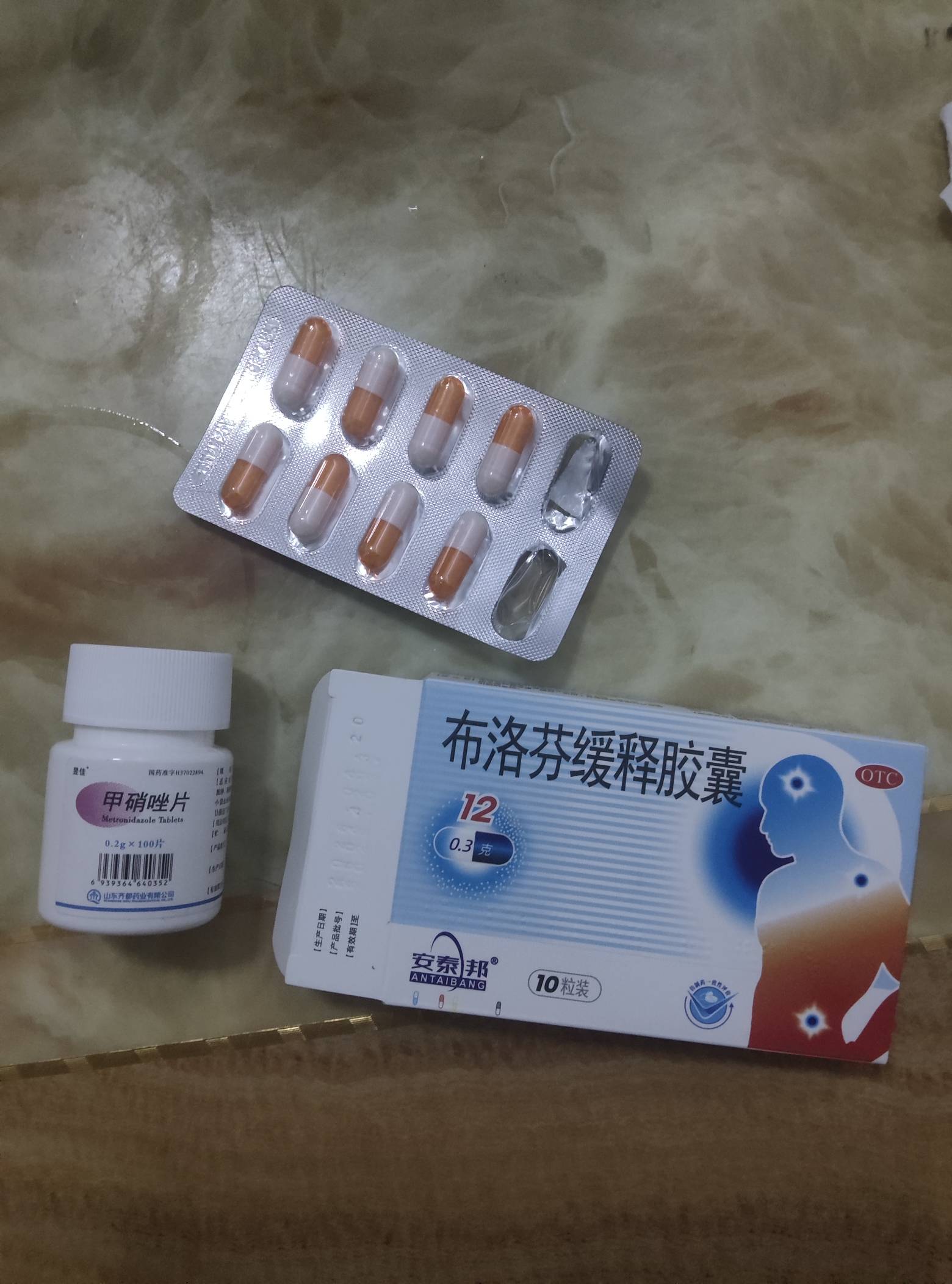 有点不知所措了，四天前，牙疼，吃了点【对乙酰氨基酚片】止疼，家里有【头孢呋辛酯片10 / 作者:龙飞呀 / 