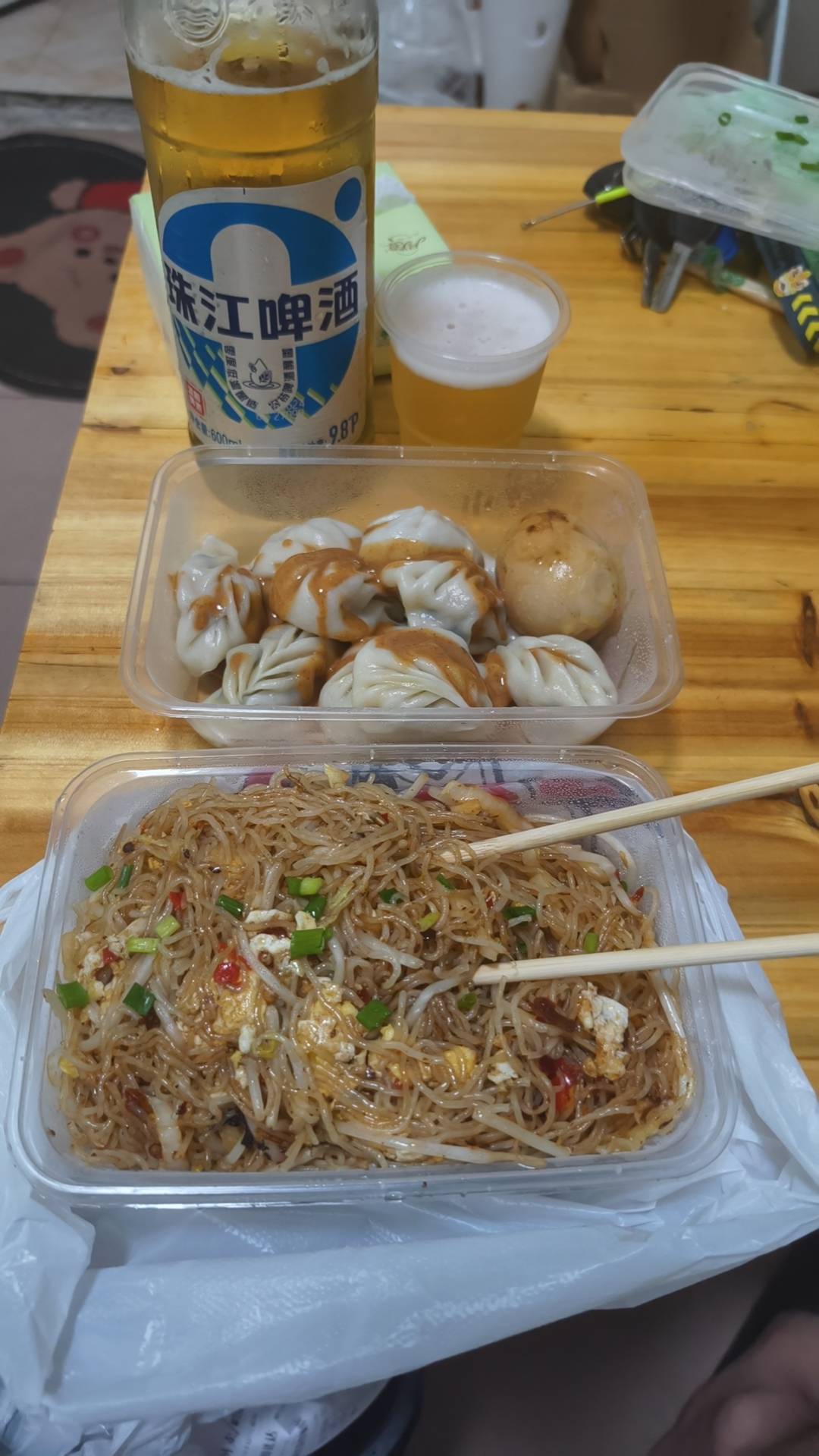 老哥们吃了吗？冰镇啤酒就是有感觉

17 / 作者:挂比了救我鸭 / 