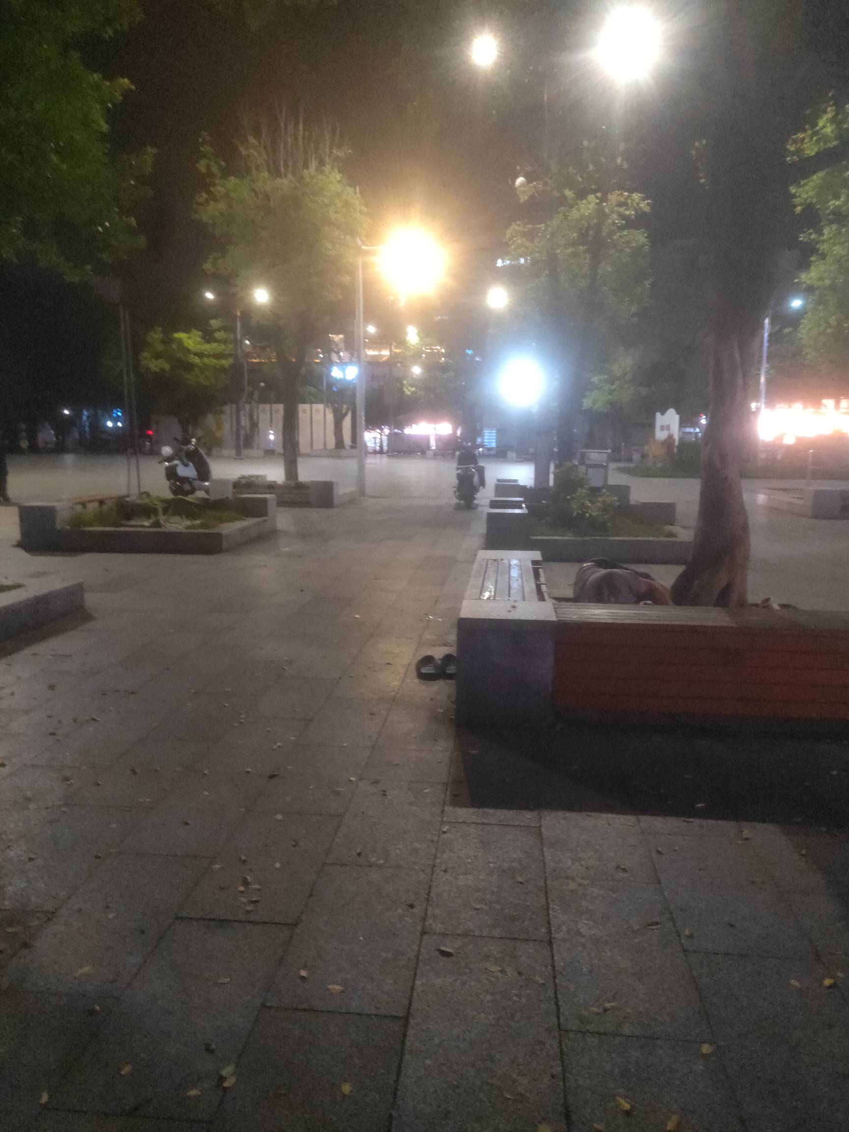 扛不住了老哥们，明天干日结去了，看吧还有个老哥躺坑里睡着了


17 / 作者:youhaiguan / 