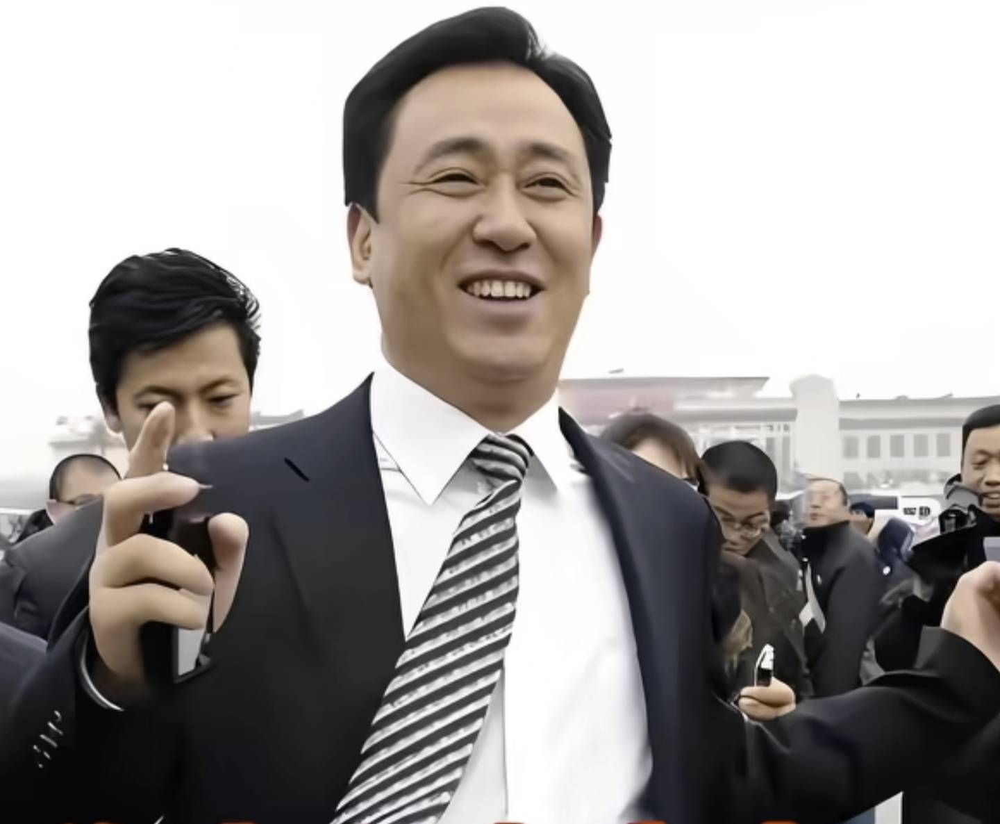 许家印，欠2万多个忆都没事，老哥们该吃吃，该喝喝，别欠点钱要死要活的
88 / 作者:Abby / 