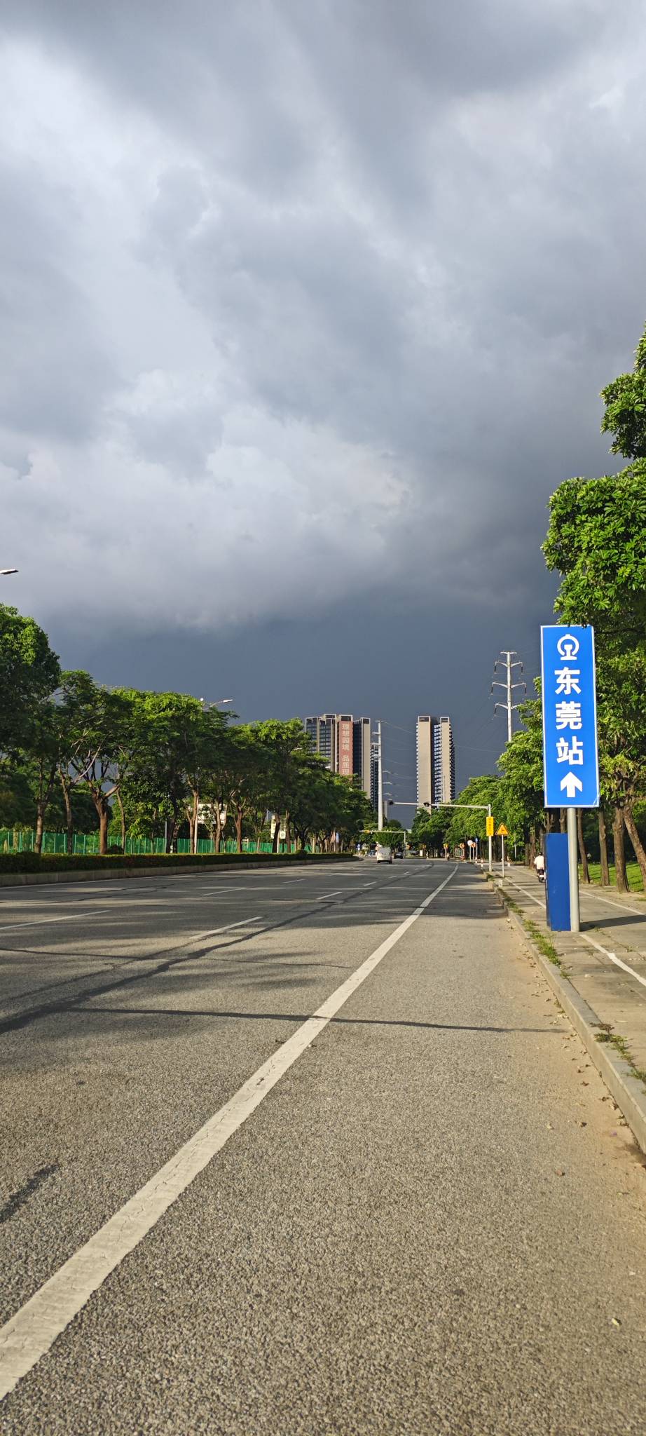 翻了一个小时QQ好友，以前认识的人基本在五年前就停止更新了，唉！时间过的真快啊

59 / 作者:卡农豆包 / 