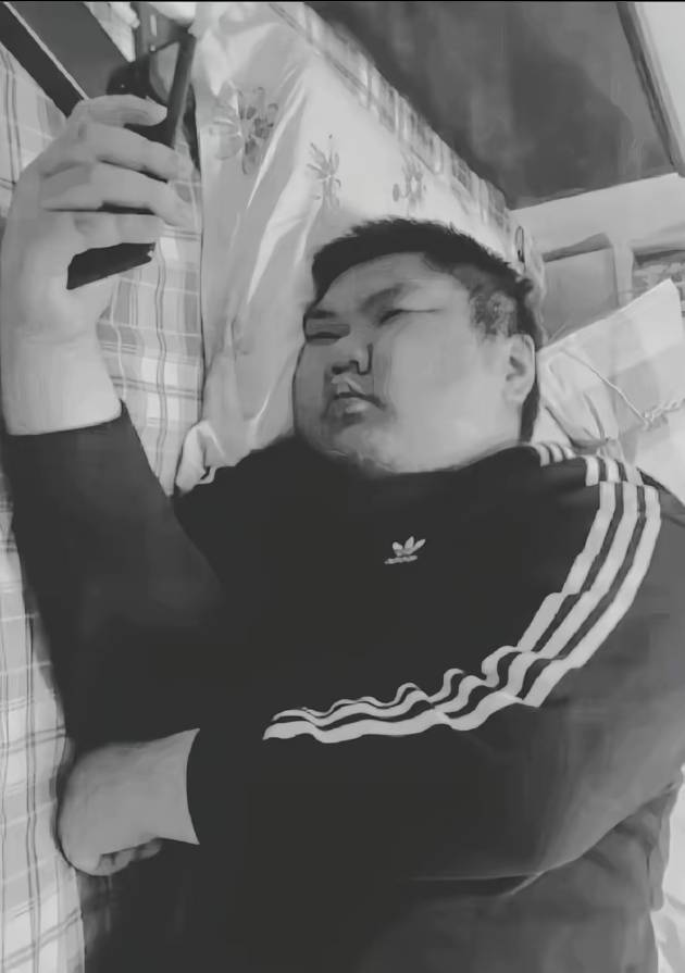 老哥们一天存30块钱，一年可以存1w以上

41 / 作者:苏幼晴 / 
