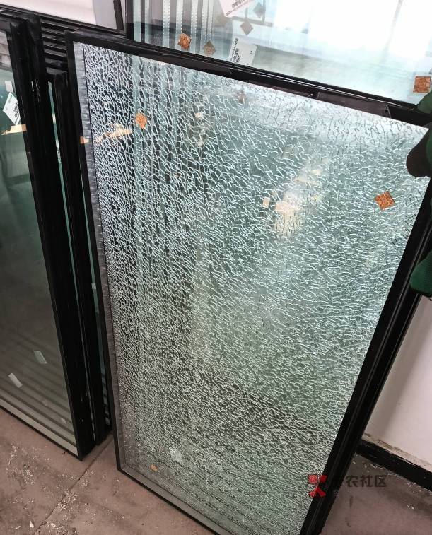 老哥们。本来碎了一块。要我赔200。不然要我全部搬上3楼。就不用赔了。我搬上去的时候46 / 作者:我不是女的 / 