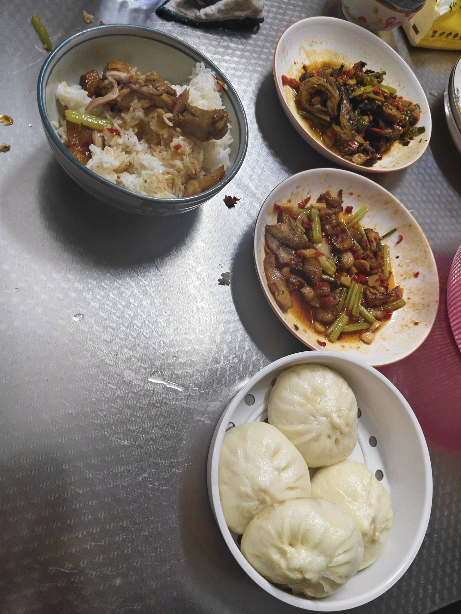 吃饭了，老哥们先吃

90 / 作者:卡农大元帅 / 