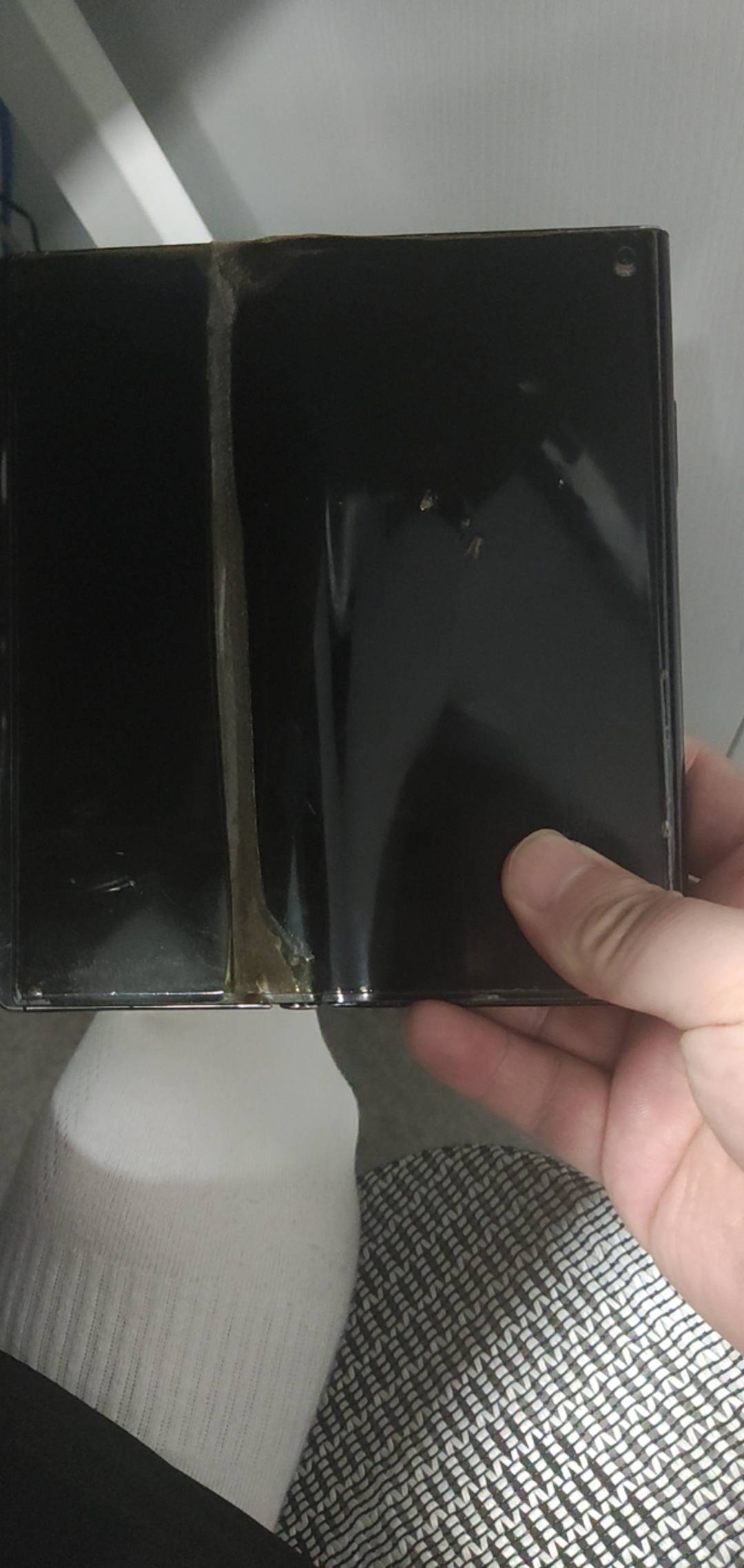 手机也挂了，用了四五年了，前几年屏幕就被磕了一个大黑点，一直没换。中午要开抖音，15 / 作者:lhx8748 / 