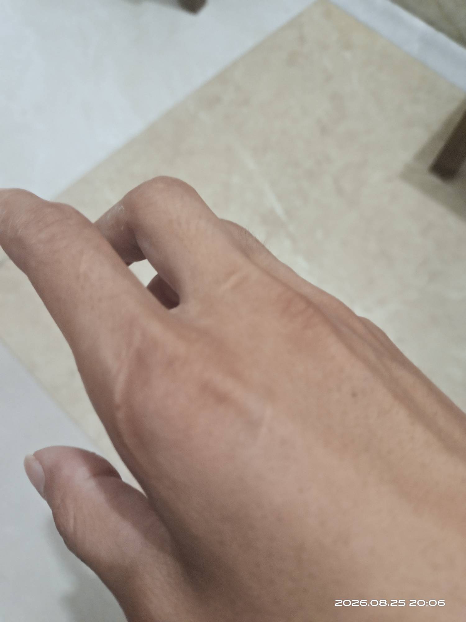 彻底心凉了，我就在离老家10公里的地方，过节都不叫我回家吃饭，我所有的伤都是家庭带82 / 作者:挂壁哥 / 