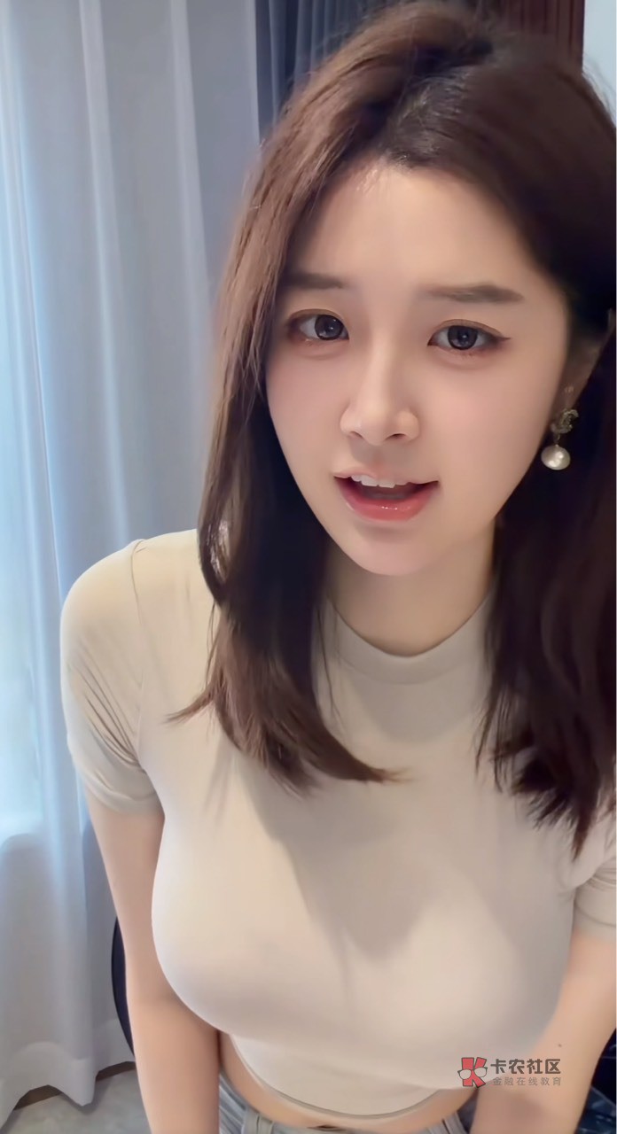 早上好啊！天气凉快晚上和两个老哥脱了衣服睡是滑溜溜的，抱着也挺爽的。
4 / 作者:请叫我靓仔谢谢 / 
