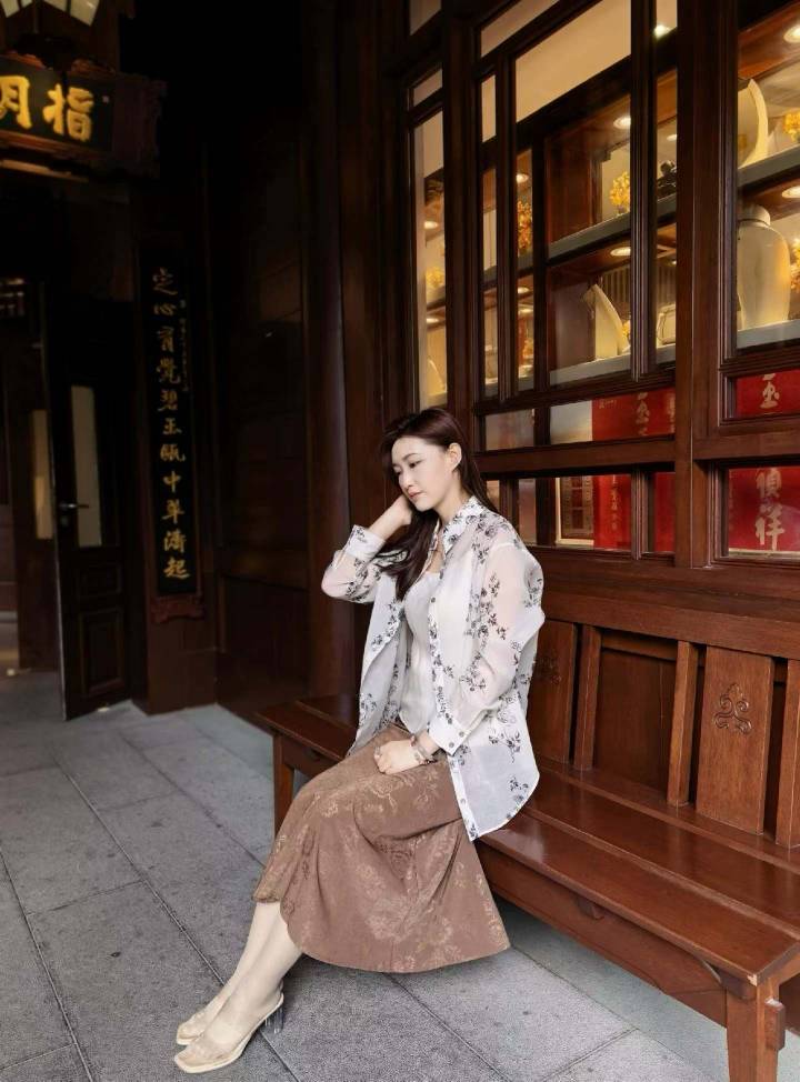 大家觉得这个怎么样。媒婆介绍的，说是见面得给2000我心里没底
12 / 作者:巴斯特的歌谣 / 