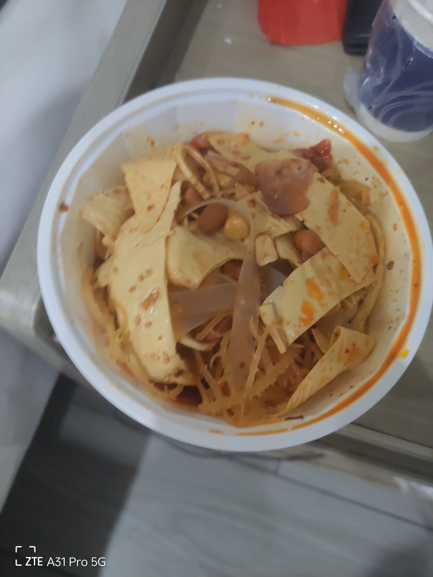 感觉被阿里收购的软件越来越麻辣炒鸡了，饿了么但凡搜索次数多了立马账号保护，搞得想90 / 作者:联合国奥利给 / 