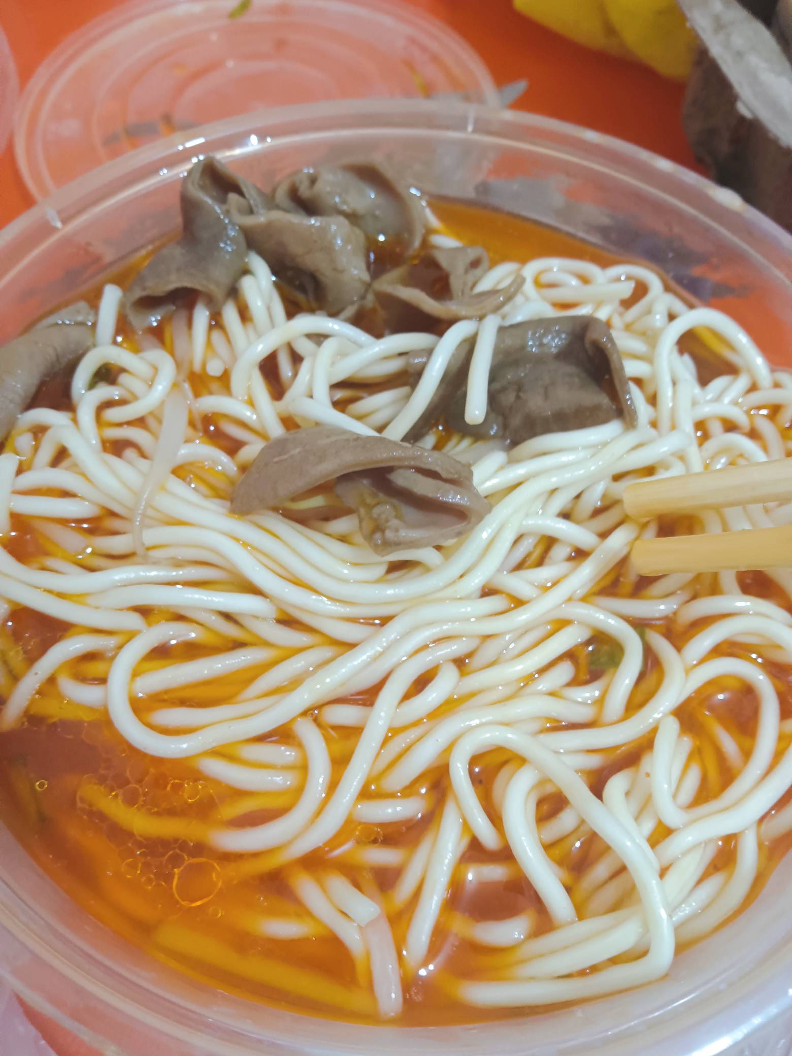 wc，楼上这对三十多岁夫妻好猛啊，两三个小孩，经常半夜一点两点开始啪啪啪估计是哄小11 / 作者:零撸一个亿 / 