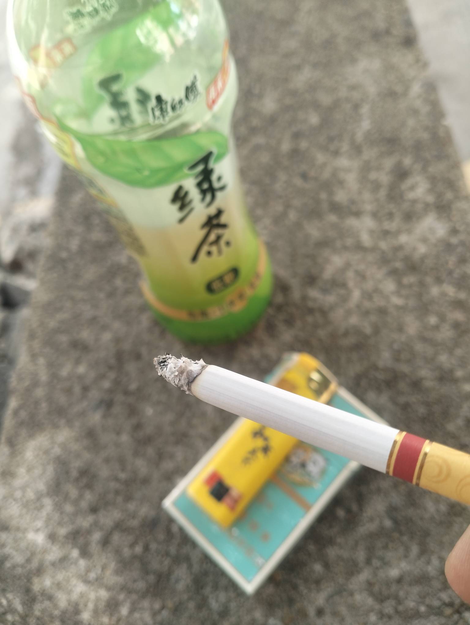 绝望了，怎么还不到过年，穷的就剩命了

2 / 作者:尛•牛•蛮 / 