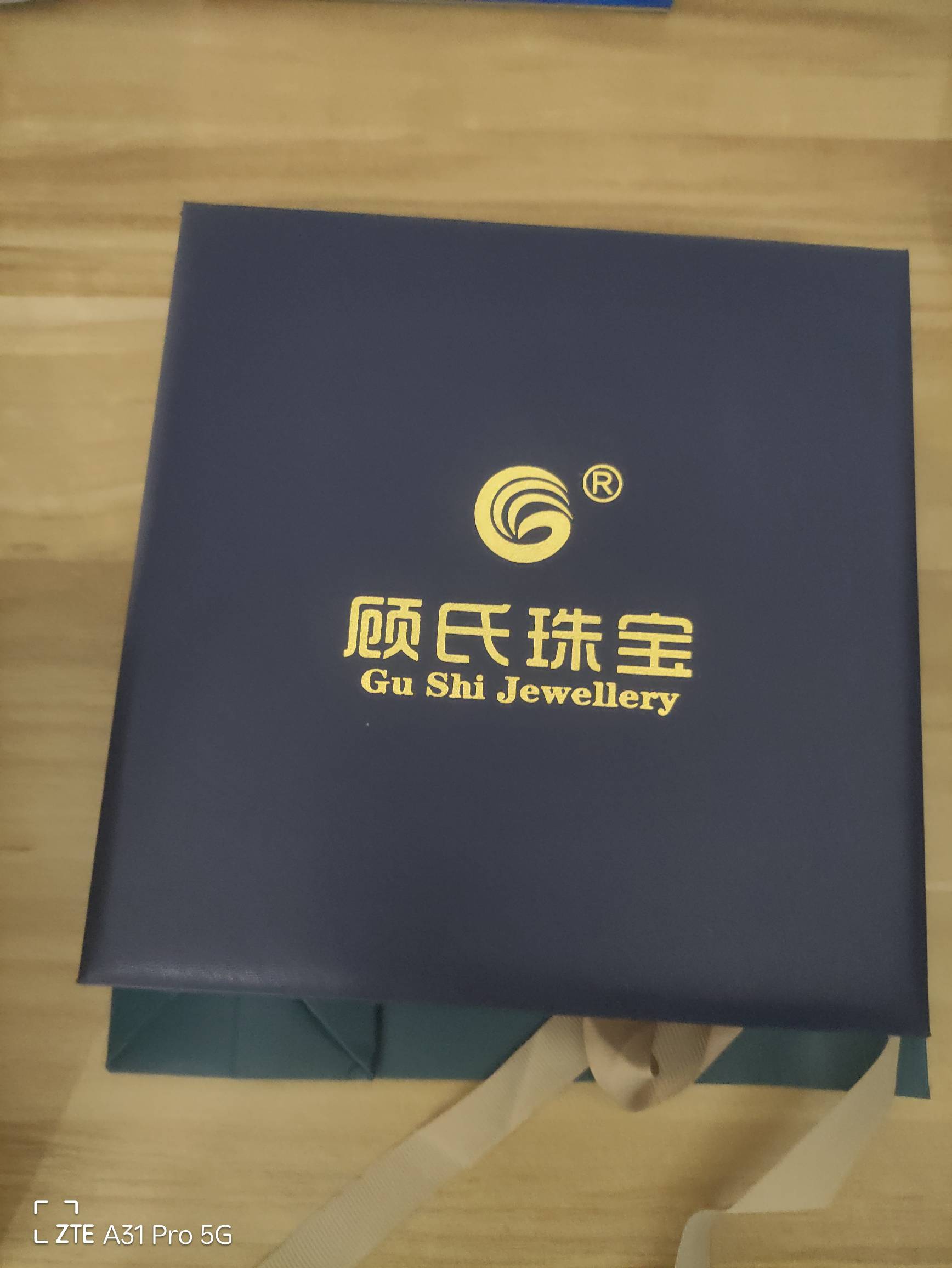 工行中的项链到了，我还好奇这两天也没买东西啊，咋忽然有个快递到了，珠子好小啊，还73 / 作者:联合国奥利给 / 