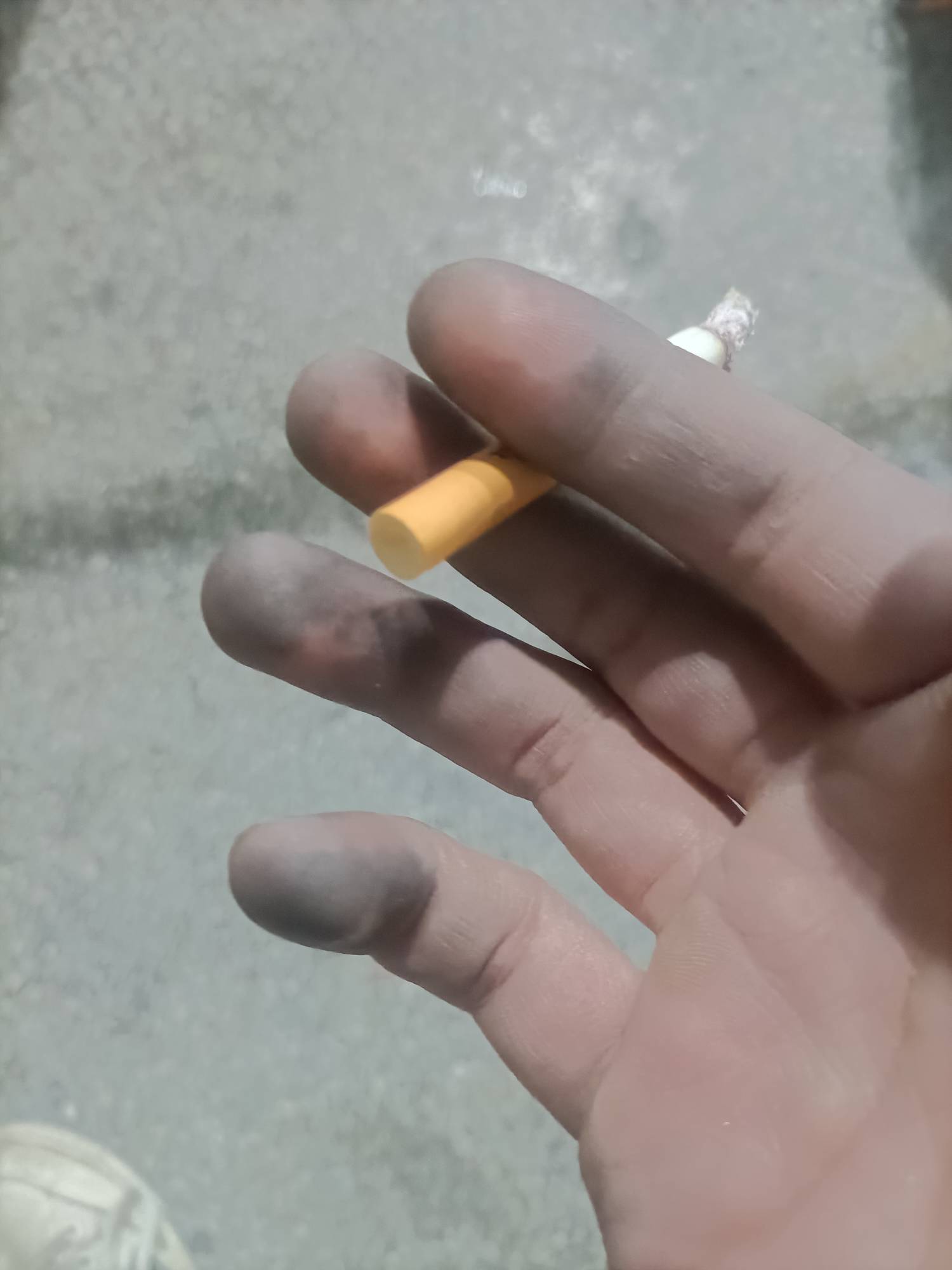 旅馆房费欠三天被老板赶出来了，把身份证押他那都不同意，说那个房费不要了，只要我人14 / 作者:刘翔坤 / 