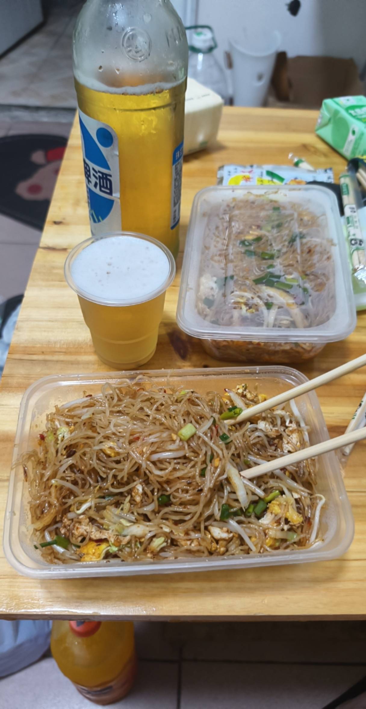 不满老哥说一天就一顿饭

94 / 作者:挂比了救我鸭 / 