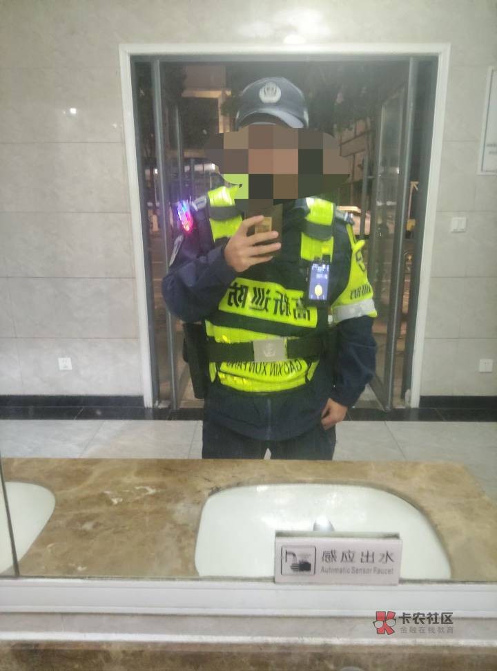 一个电话，直接叫我名字，吓我一跳，我说你怎么知道我叫什么，他说派出所肯定知道啊，4 / 作者:浪子三 / 
