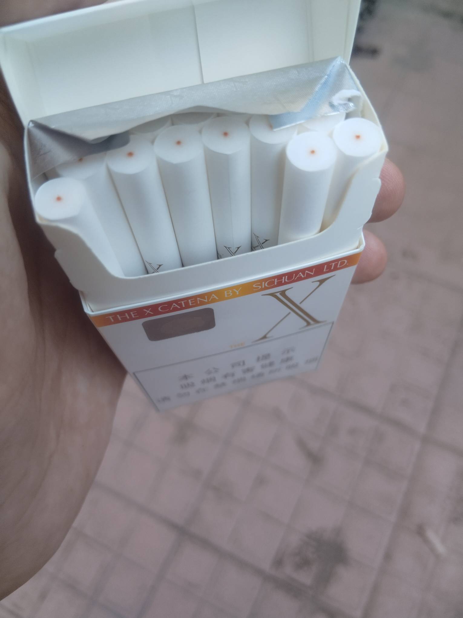 11 块钱的娇子 X，是最便宜的果味香烟，最便宜的带香线的香烟了吧？一般带水果味的和43 / 作者:提莫大王 / 