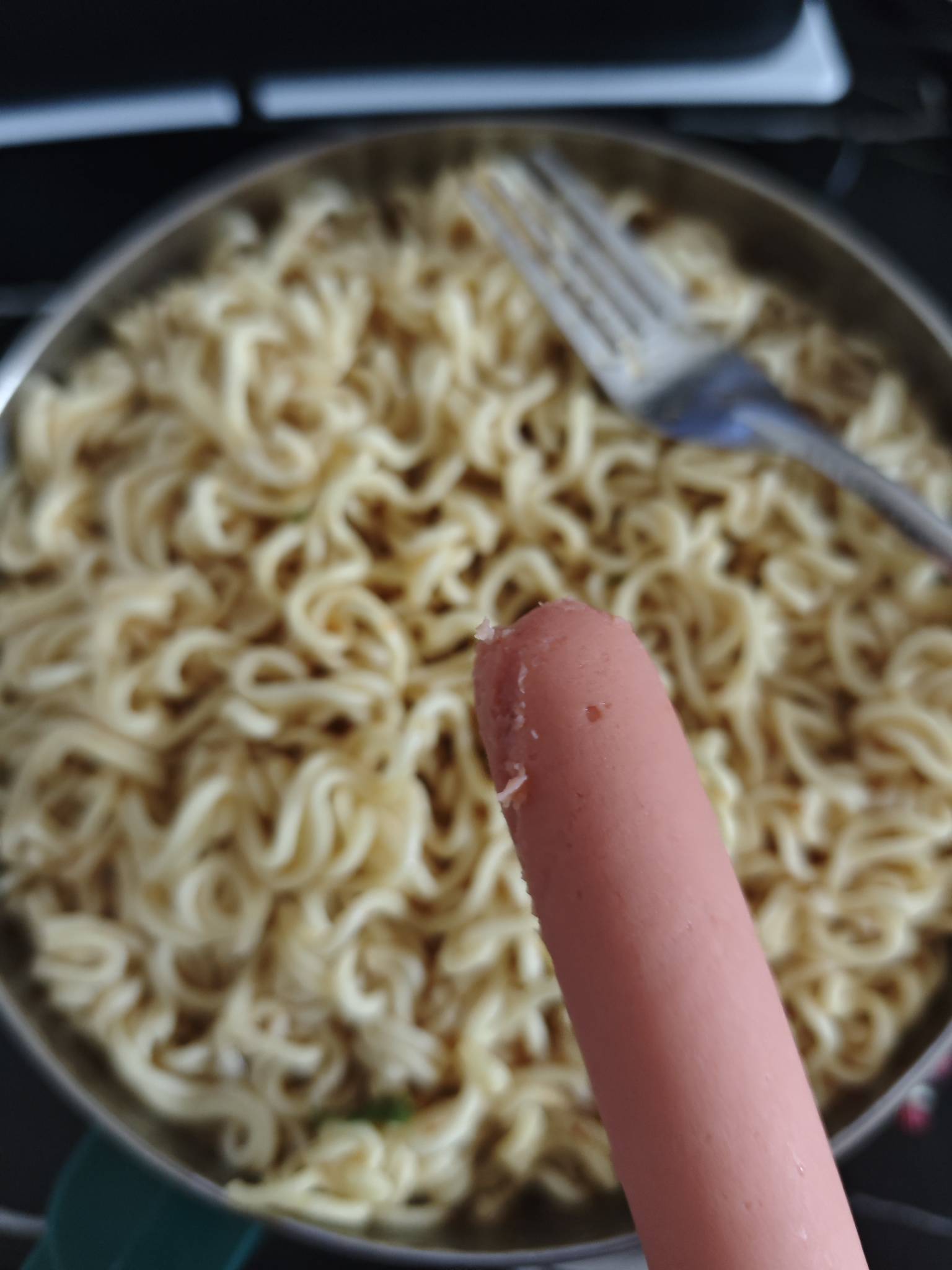老哥们吃肉喝汤，而我喜欢吃泡面

76 / 作者:先天挂逼圣体 / 