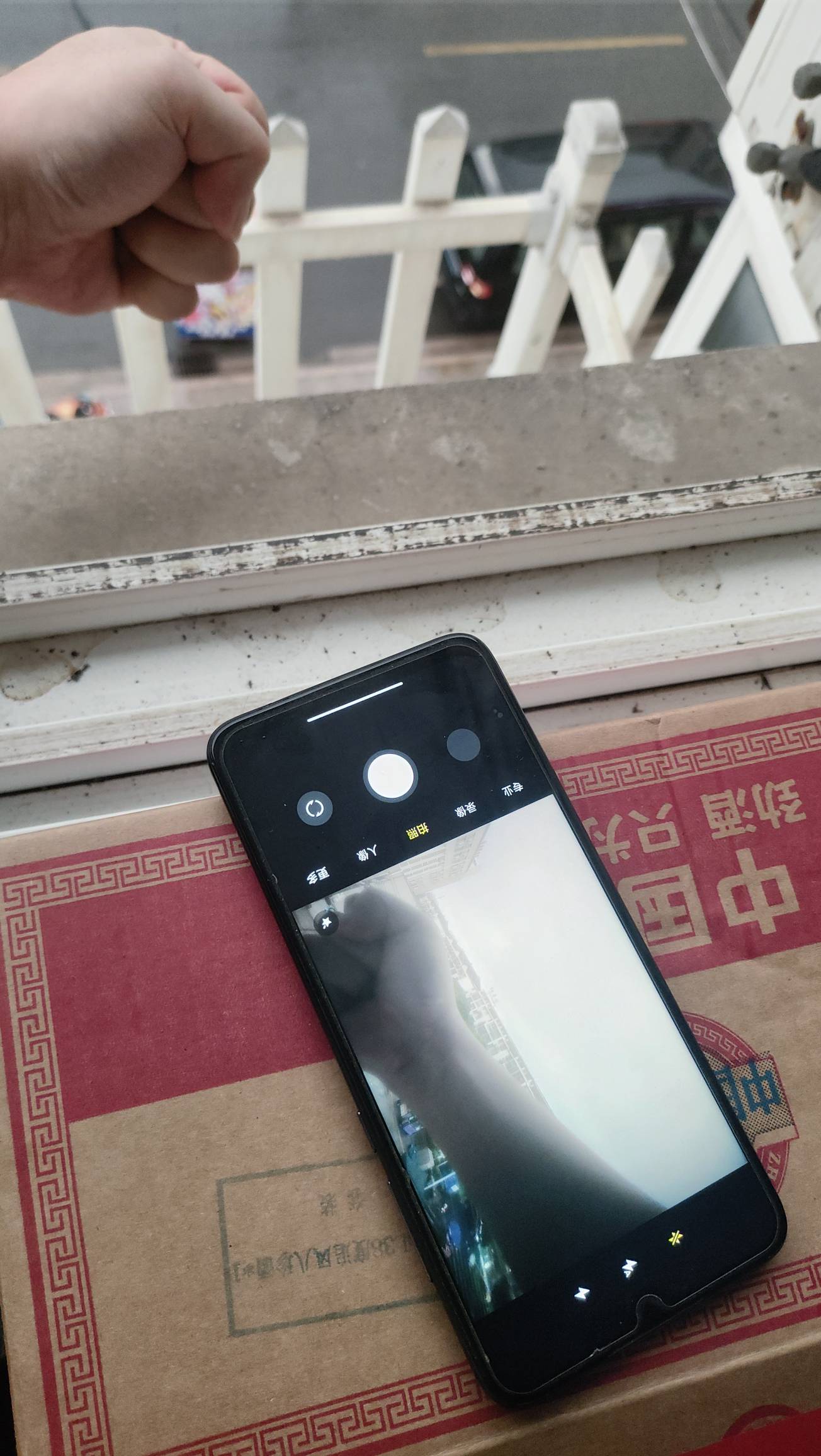 老哥们，我的挂壁手机平放桌面就能水平方向录像，你们手机有这功能吗


59 / 作者:释迦牟尼 / 