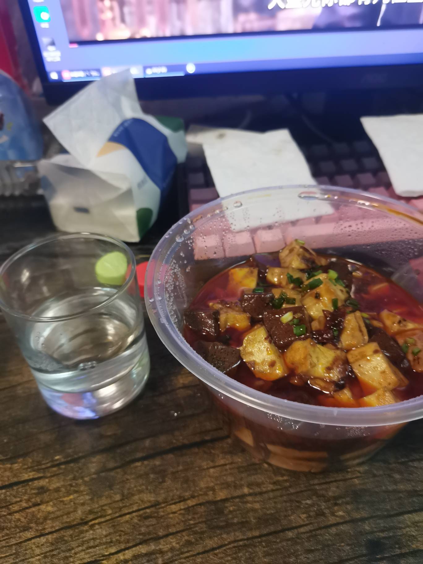 猪血豆腐配白酒，最近迷上各种ai短剧，比以前的虾仁都好看



17 / 作者:看山看水看你 / 