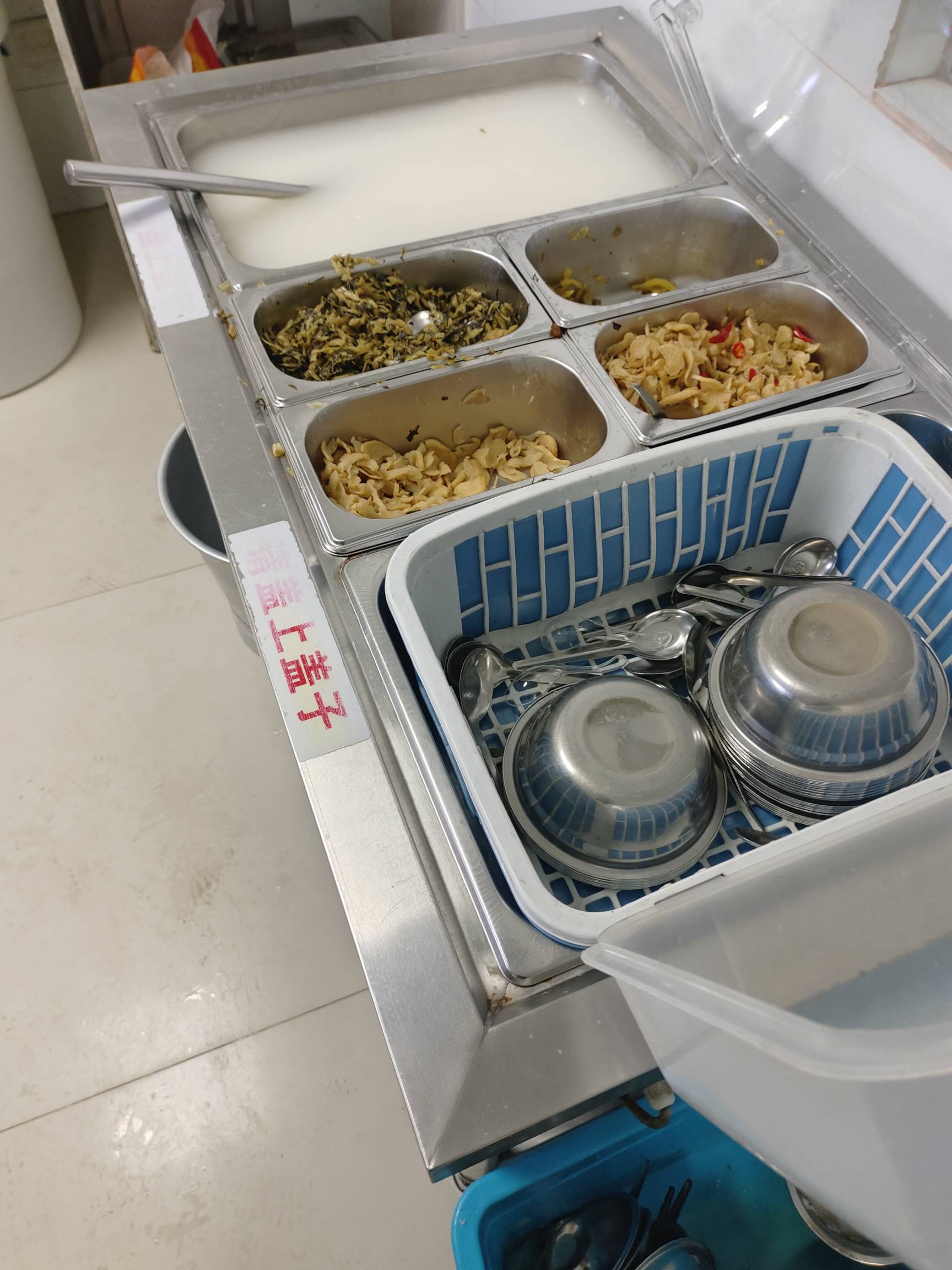 吃饱就睡没米就找大队



54 / 作者:卡农最后一位帅哥 / 
