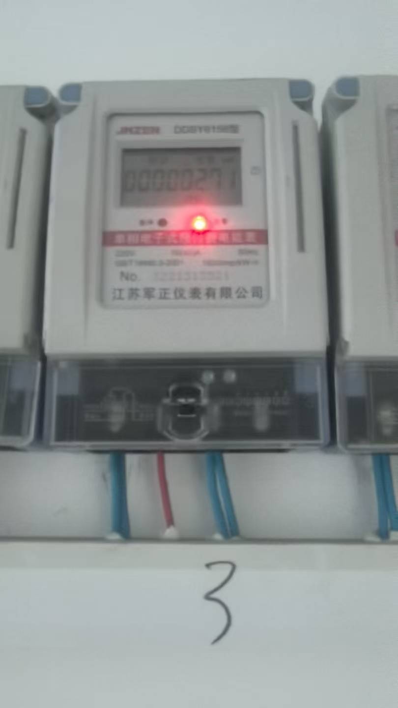 怎么办，本来还有三块钱电费可以撑一个星期的，上哪去弄100给他绝望了


61 / 作者:摇摆的苏丹 / 