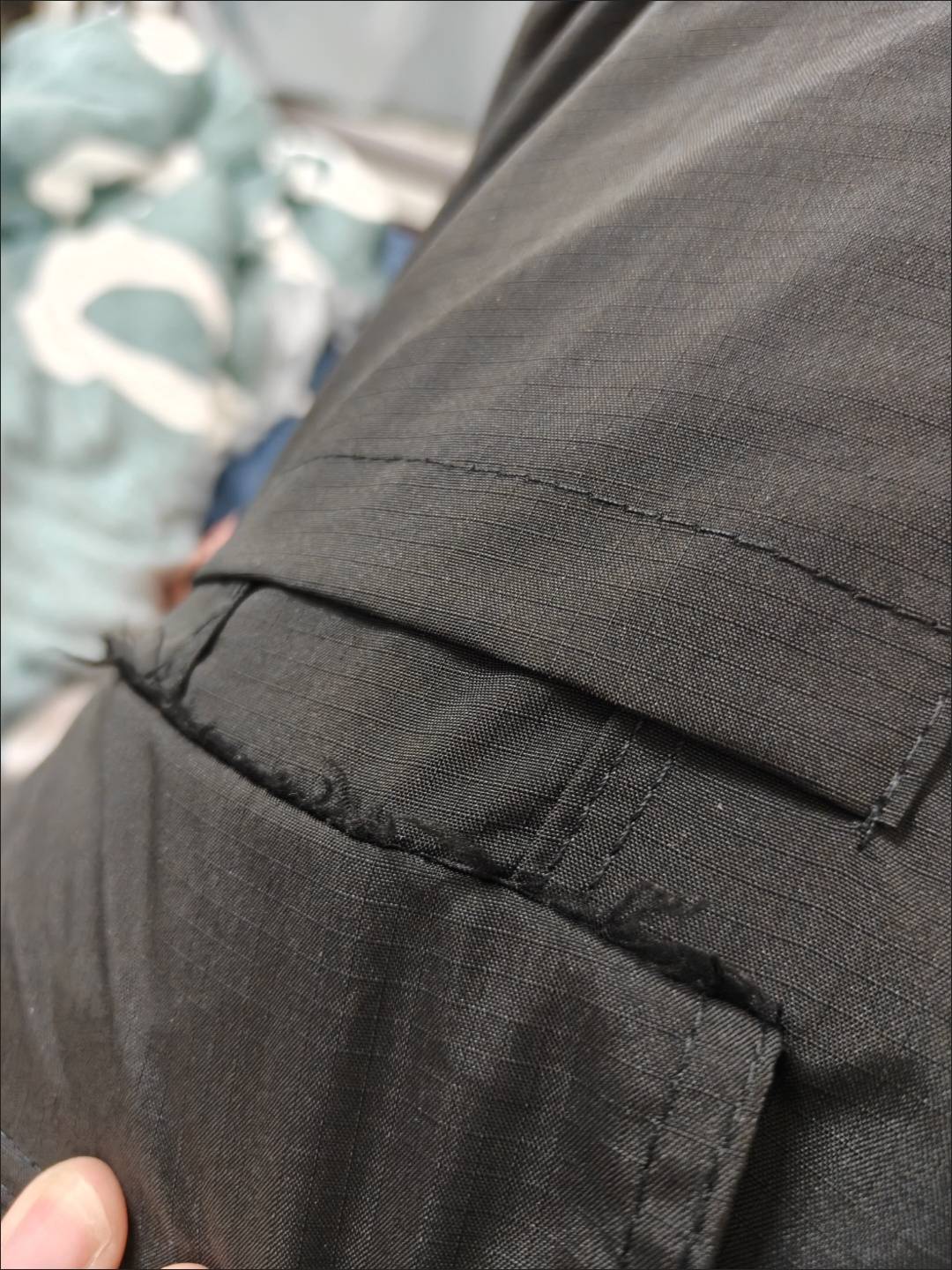 多多买了条裤子今天被自动扣款了 一怒之下找客服退款不退货要回来了 没办法 先解决肚60 / 作者:孤芳自赏灬 / 
