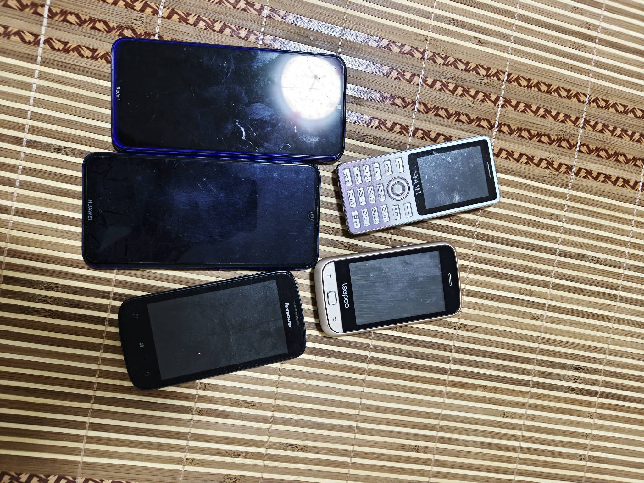 这几个机子大概能出多少米啊，下面两个能开机，但是红米忘记密码被锁了


60 / 作者:先撸它一个亿 / 