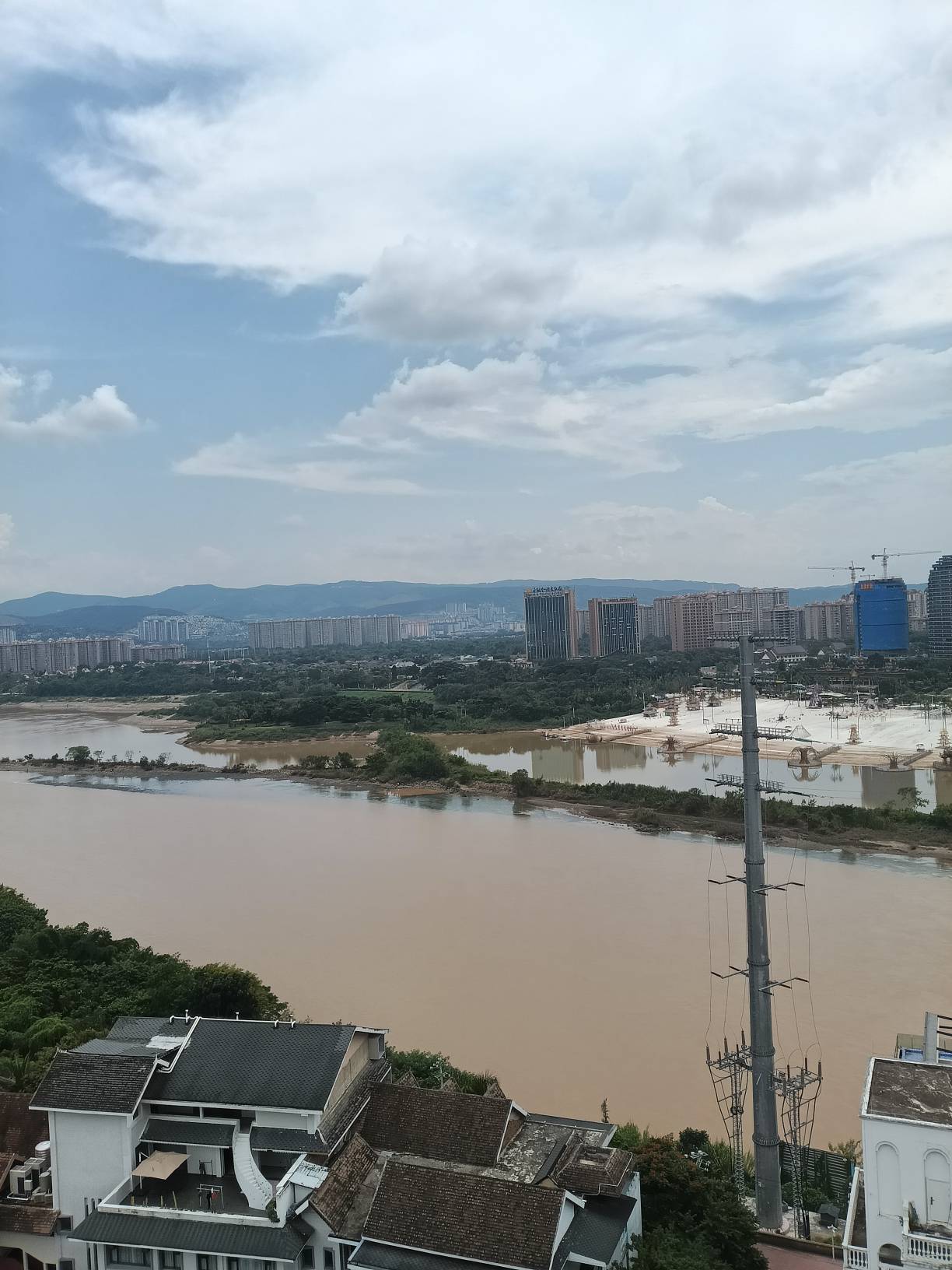 真特么热死了





44 / 作者:一条小麻蛇啊 / 