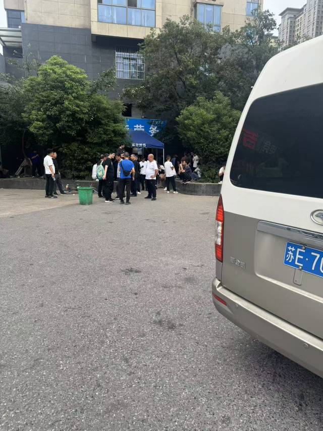 老哥们，到蓝弟酒店了也是非常热闹，载歌载舞


88 / 作者:没事就爱道馆 / 