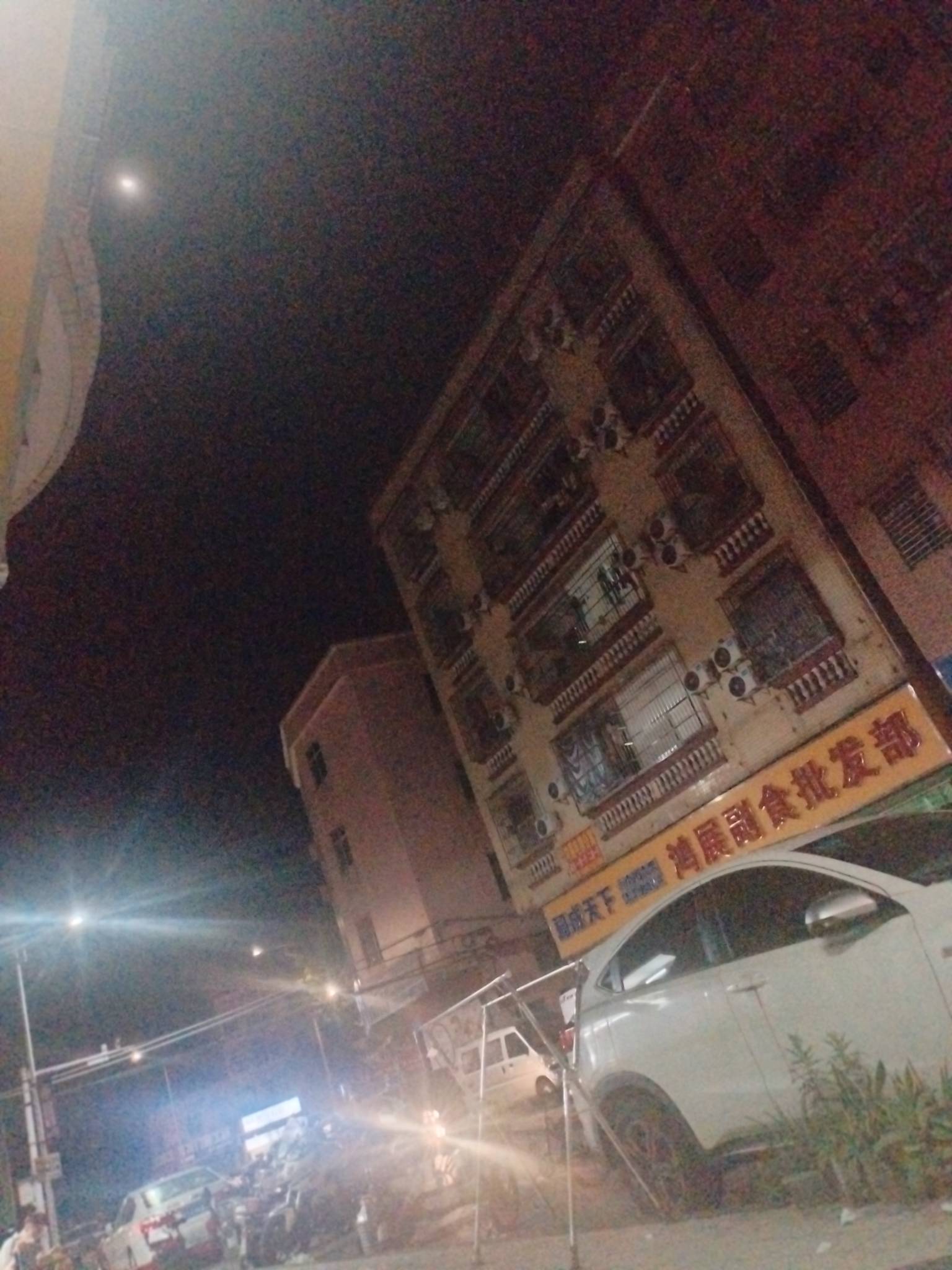 躺下了今晚有月亮，躺沙发这里看短剧舒服啊，刚吃饱。


41 / 作者:湖南陈小春 / 