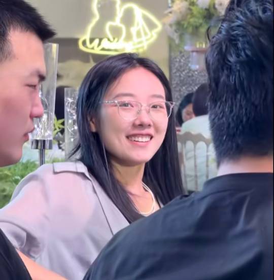 大家保险全是100，一次润6毛。你说你打一晚上润800，我想给你一拳

81 / 作者:假老哥真挂壁 / 