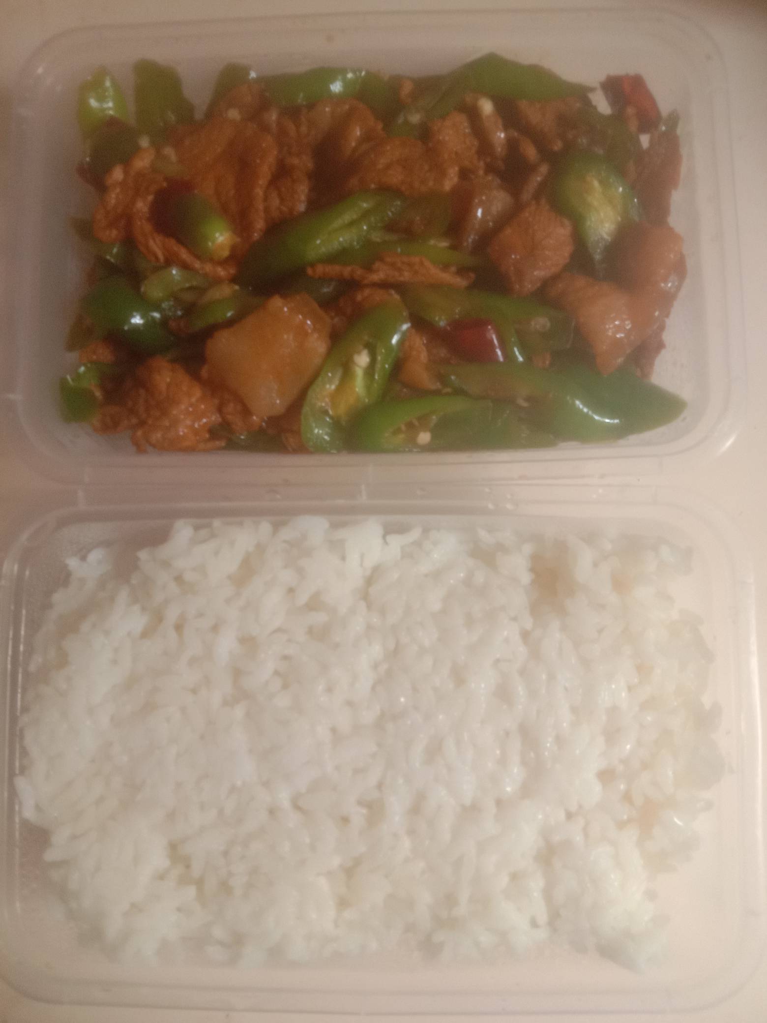开饭了，饿了么10块钱可以了，要是美团和东子就得15毛，我这里饿了么最便宜

39 / 作者:卡农南波湾 / 