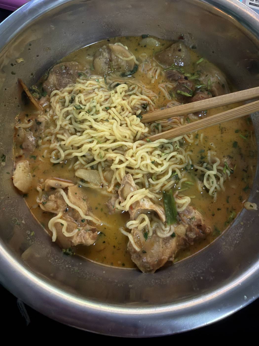 今天捡完瓶子，好好犒劳一下自己



39 / 作者:先天挂逼圣体 / 