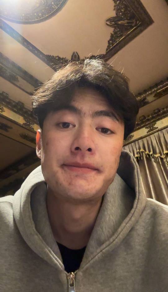 来老哥当我男朋友，钱给你花



41 / 作者:先天挂逼圣体 / 