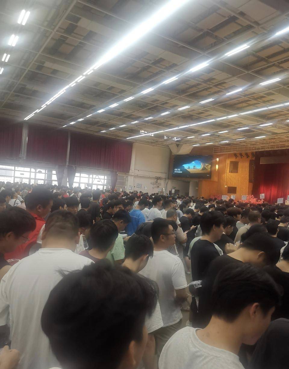 一起挂壁的大神去富士康稳住了 ，24一个小时 好后悔没跟他一起去

47 / 作者:我是挂壁老狗 / 