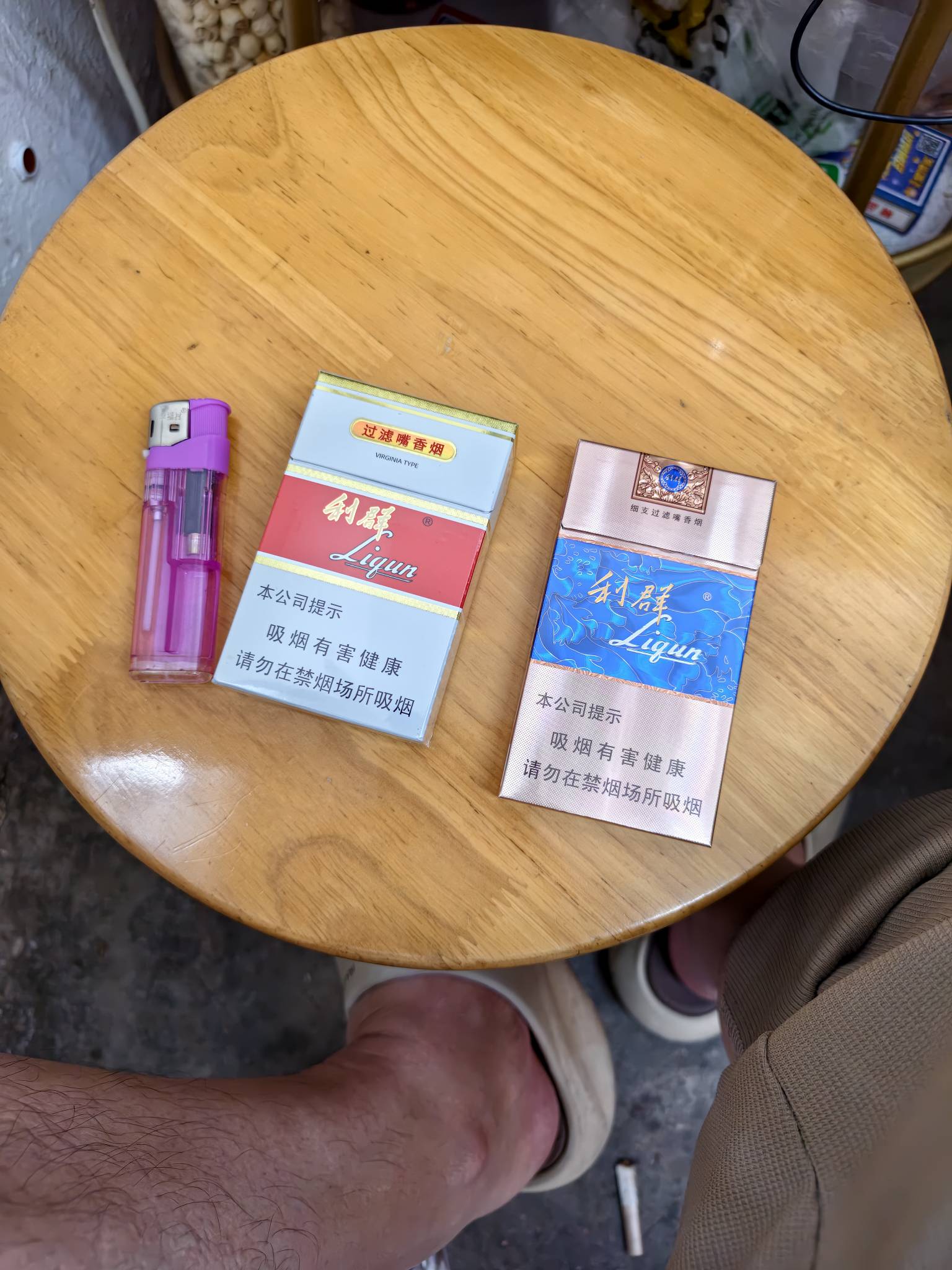 老哥们 求求你们了 速速发点毛出来吧  烟都快没有了 

52 / 作者:男人永卟言败 / 