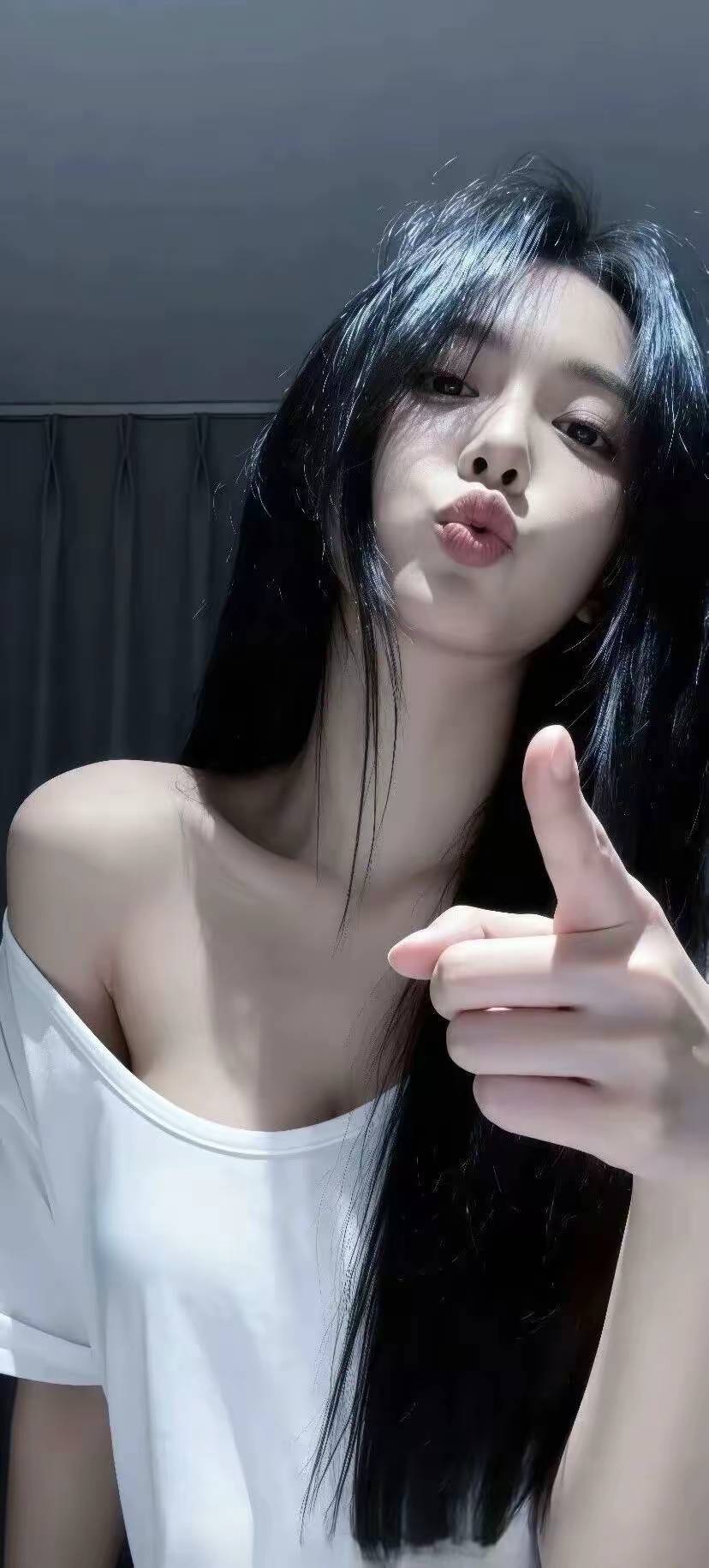 本人女，28岁找男朋友
要求
1：要长得帅的，身材必须特别好的，要特别有钱的
2：要脾34 / 作者:小机智爱购物 / 