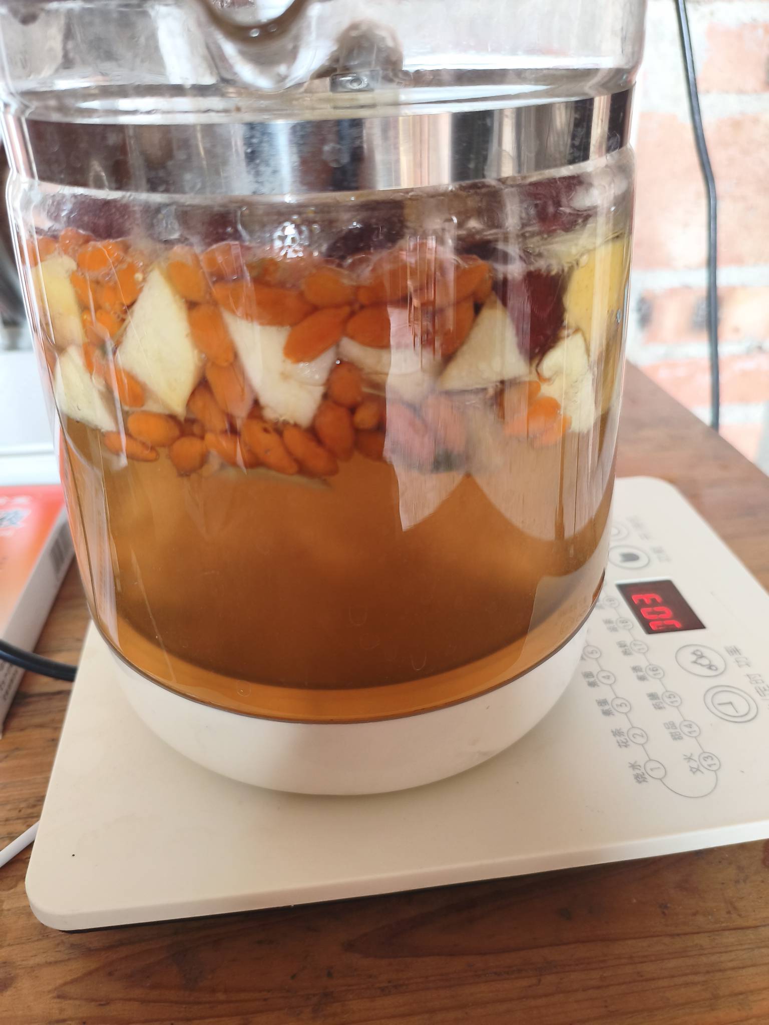 搞点苹果红枣枸杞姜水喝吧

66 / 作者:永恒yi / 